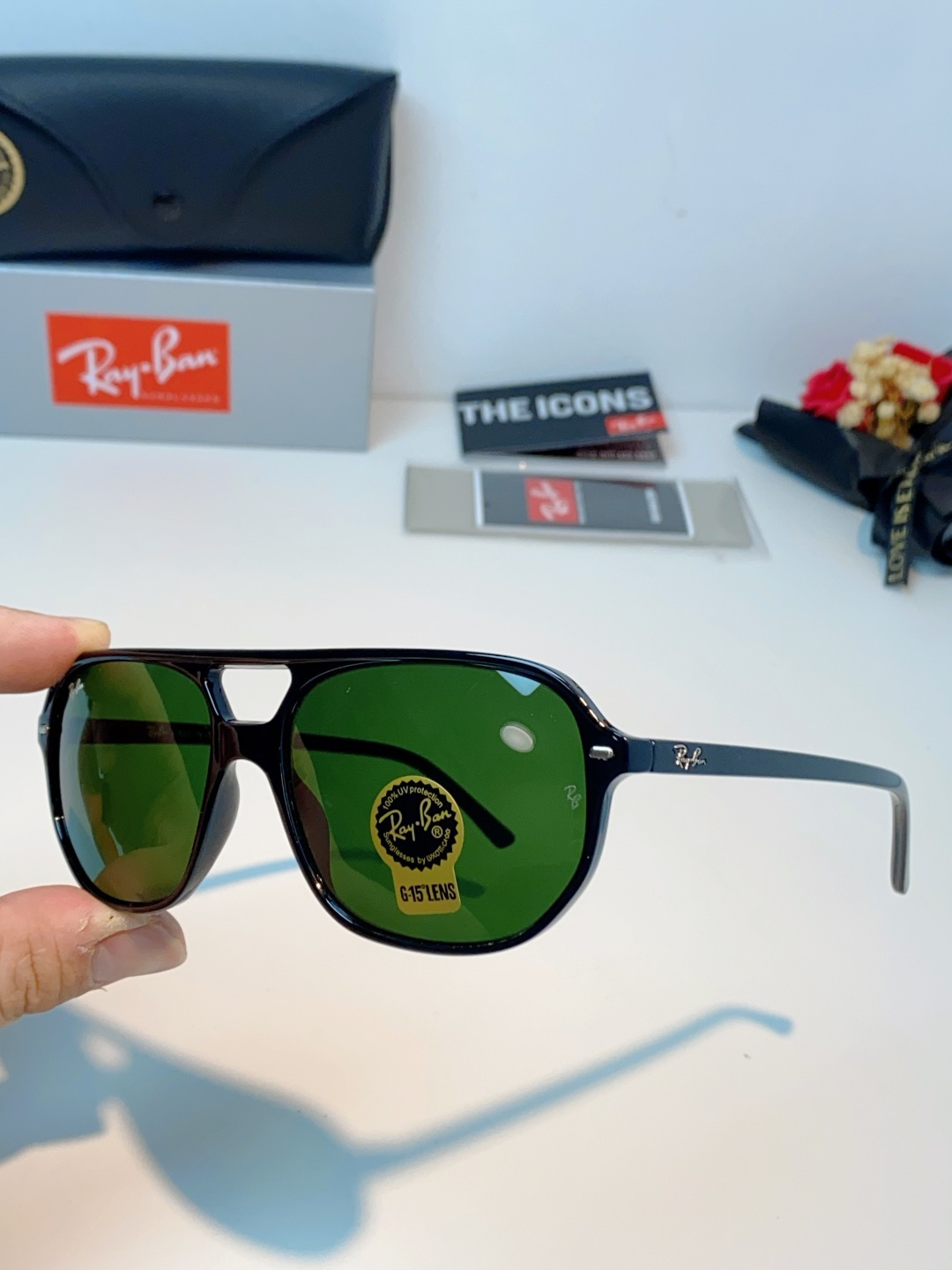 RayBan雷朋 2026新款双梁高光泽感黑色醋酸板材镜框，质感细腻、耐磨抗造，线条圆润流畅，经典永不过