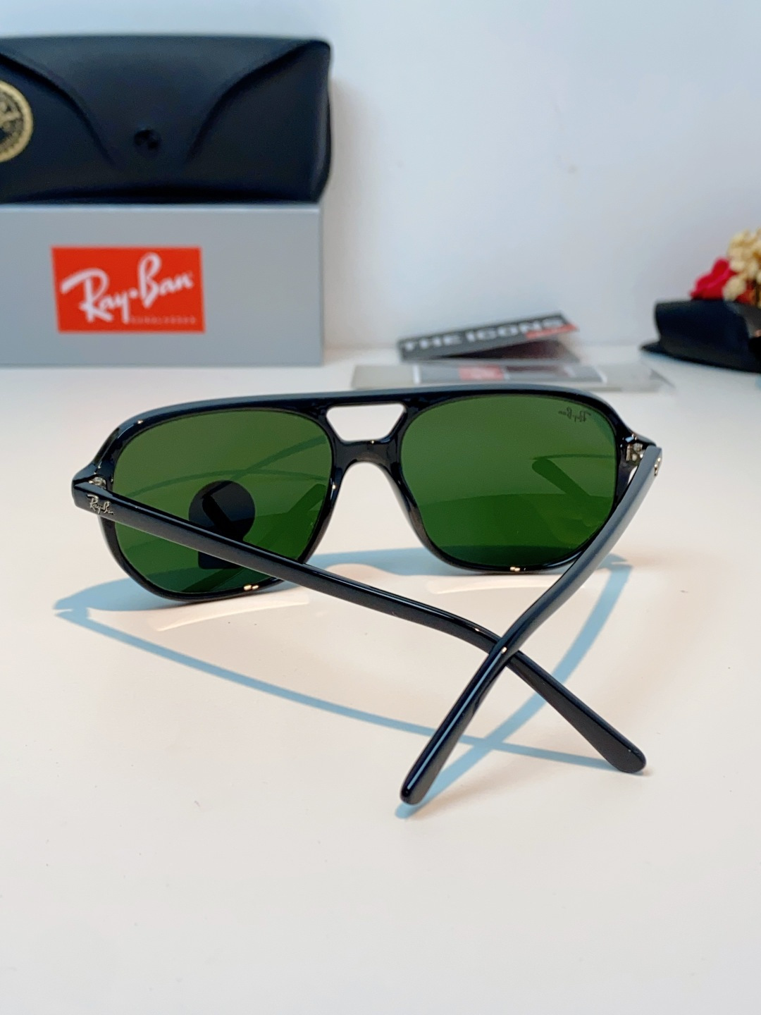 RayBan雷朋 2026新款双梁高光泽感黑色醋酸板材镜框，质感细腻、耐磨抗造，线条圆润流畅，经典永不过