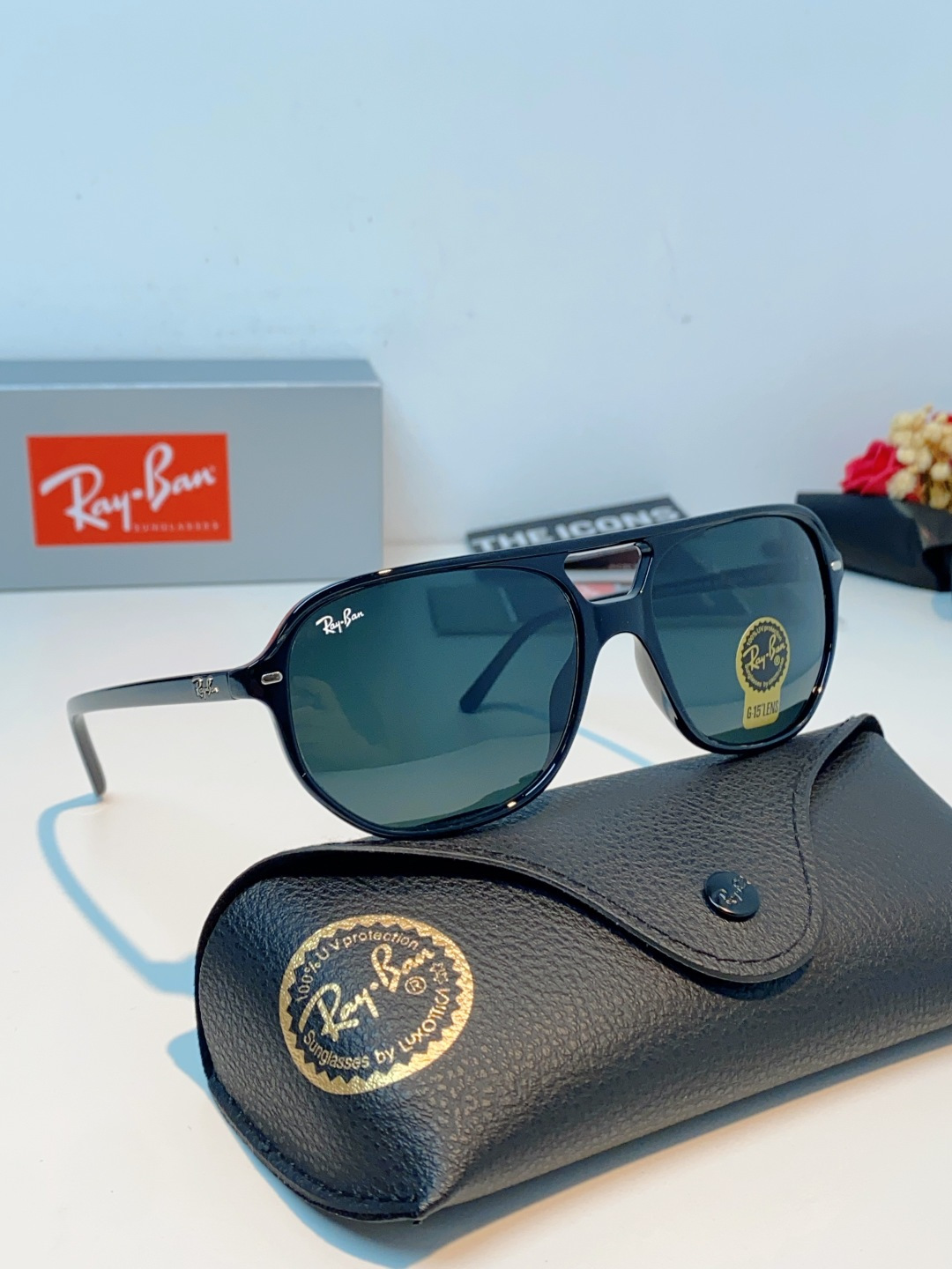 RayBan雷朋 2026新款双梁高光泽感黑色醋酸板材镜框，质感细腻、耐磨抗造，线条圆润流畅，经典永不过