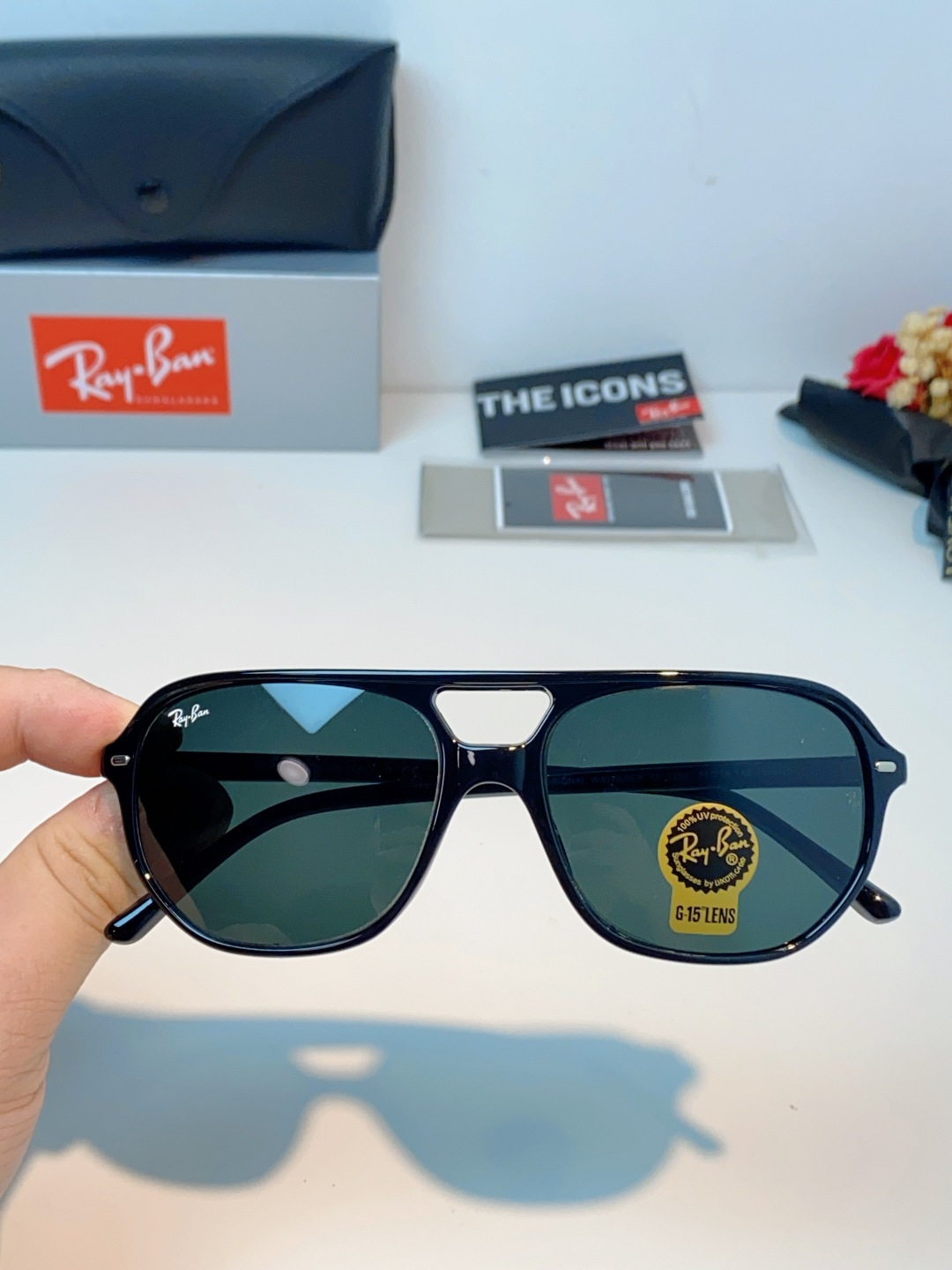 RayBan雷朋 2026新款双梁高光泽感黑色醋酸板材镜框，质感细腻、耐磨抗造，线条圆润流畅，经典永不过