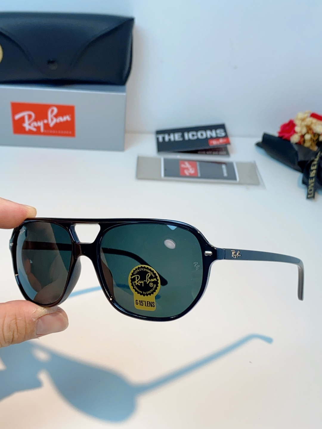 RayBan雷朋 2026新款双梁高光泽感黑色醋酸板材镜框，质感细腻、耐磨抗造，线条圆润流畅，经典永不过