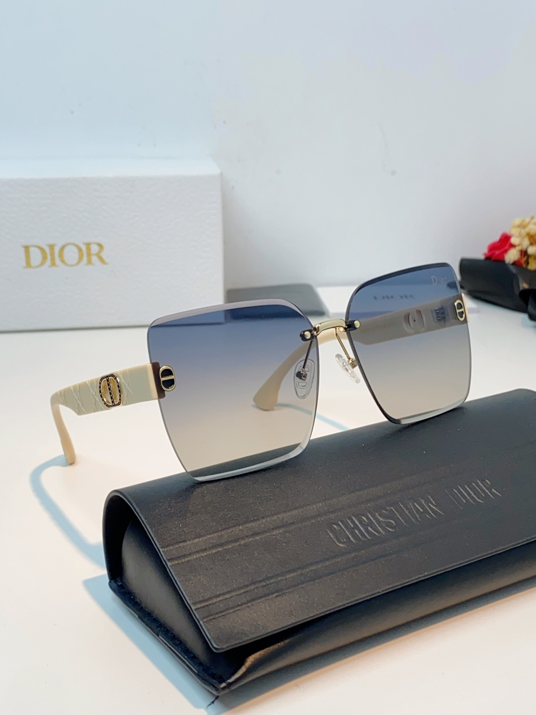 Dior迪奥 2026新款高级感拉满✨无框太阳镜，一眼沦陷的法式优雅，迪奥这款无框太阳镜，把精致与气场焊