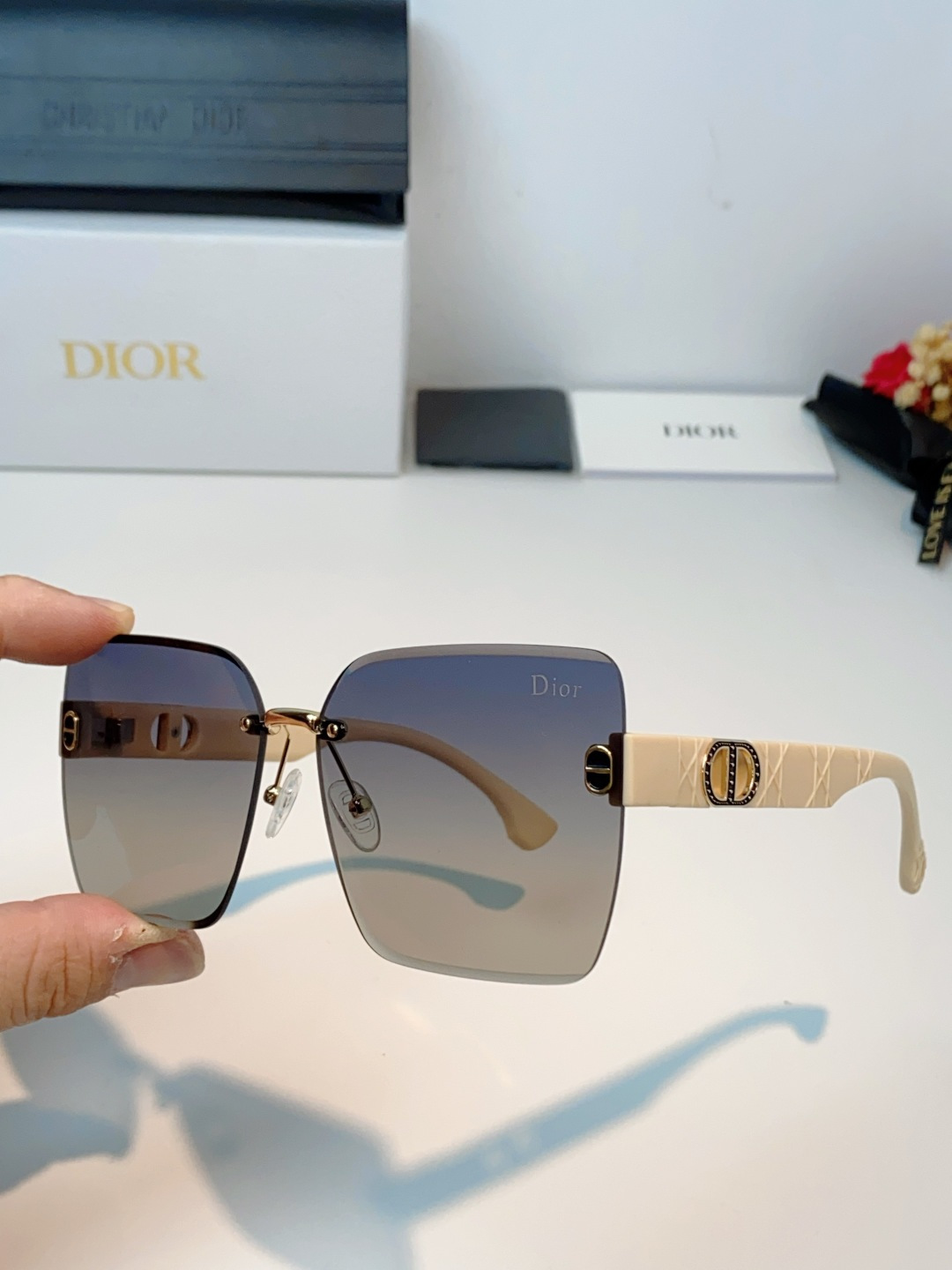 Dior迪奥 2026新款高级感拉满✨无框太阳镜，一眼沦陷的法式优雅，迪奥这款无框太阳镜，把精致与气场焊