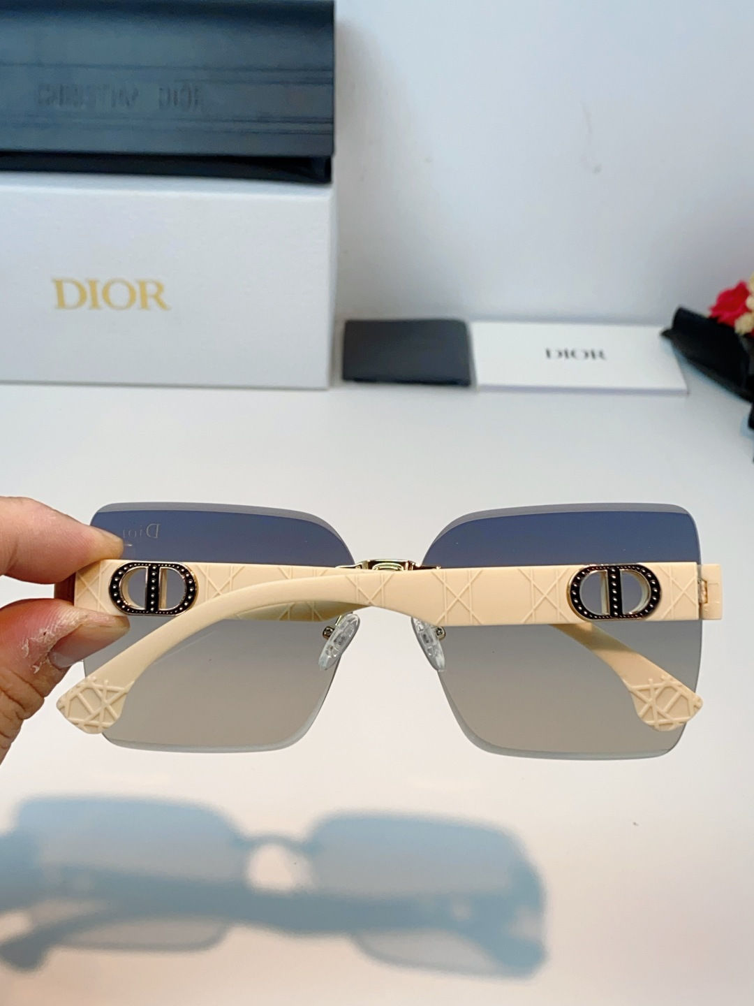 Dior迪奥 2026新款高级感拉满✨无框太阳镜，一眼沦陷的法式优雅，迪奥这款无框太阳镜，把精致与气场焊