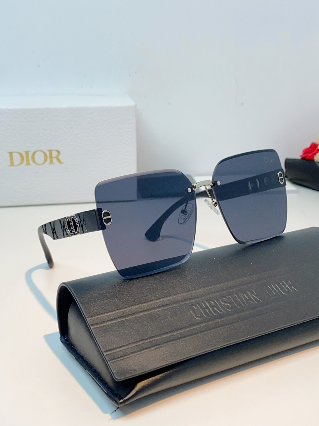 Dior迪奥 2026新款高级感拉满✨无框太阳镜，一眼沦陷的法式优雅，迪奥这款无框太阳镜，把精致与气场焊