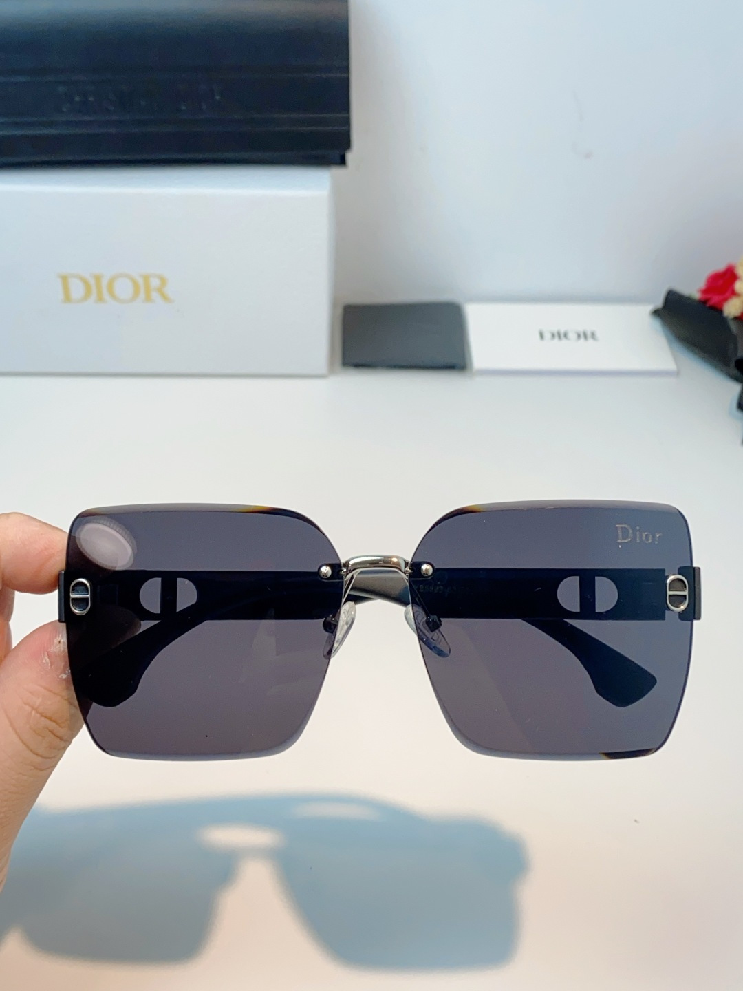Dior迪奥 2026新款高级感拉满✨无框太阳镜，一眼沦陷的法式优雅，迪奥这款无框太阳镜，把精致与气场焊