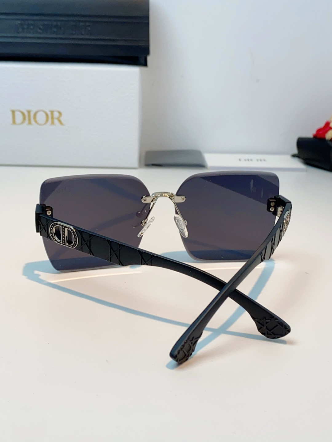 Dior迪奥 2026新款高级感拉满✨无框太阳镜，一眼沦陷的法式优雅，迪奥这款无框太阳镜，把精致与气场焊