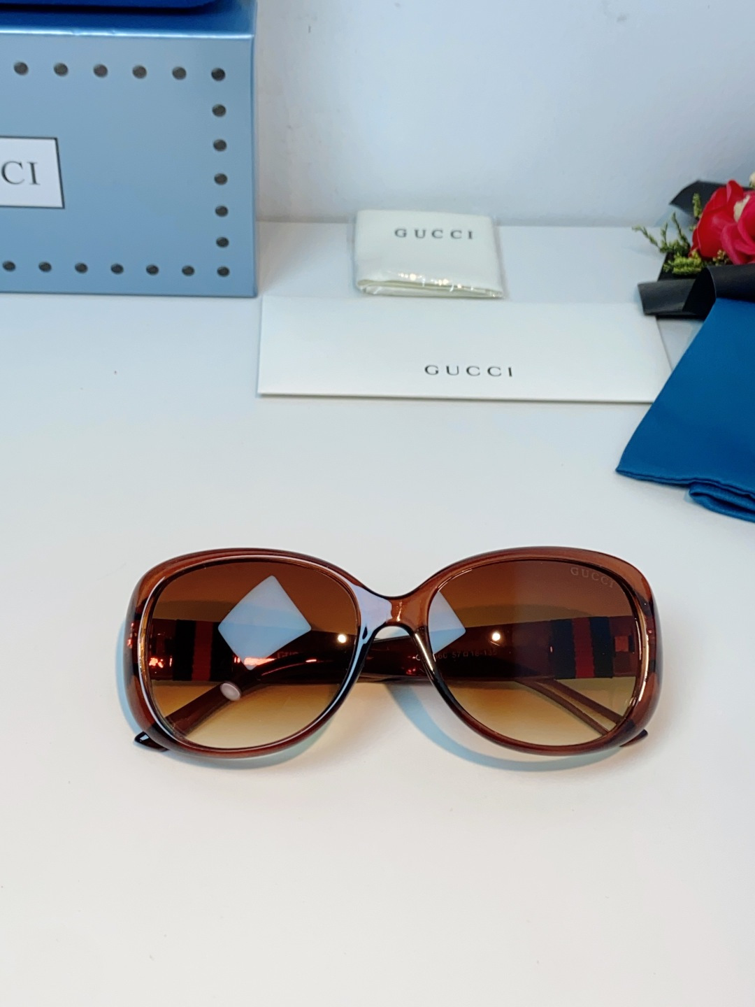 Gucci古奇 经典永不过时✨ GUCCI复古大框黑超太阳镜，复古大框椭圆造型：经典的 oversize