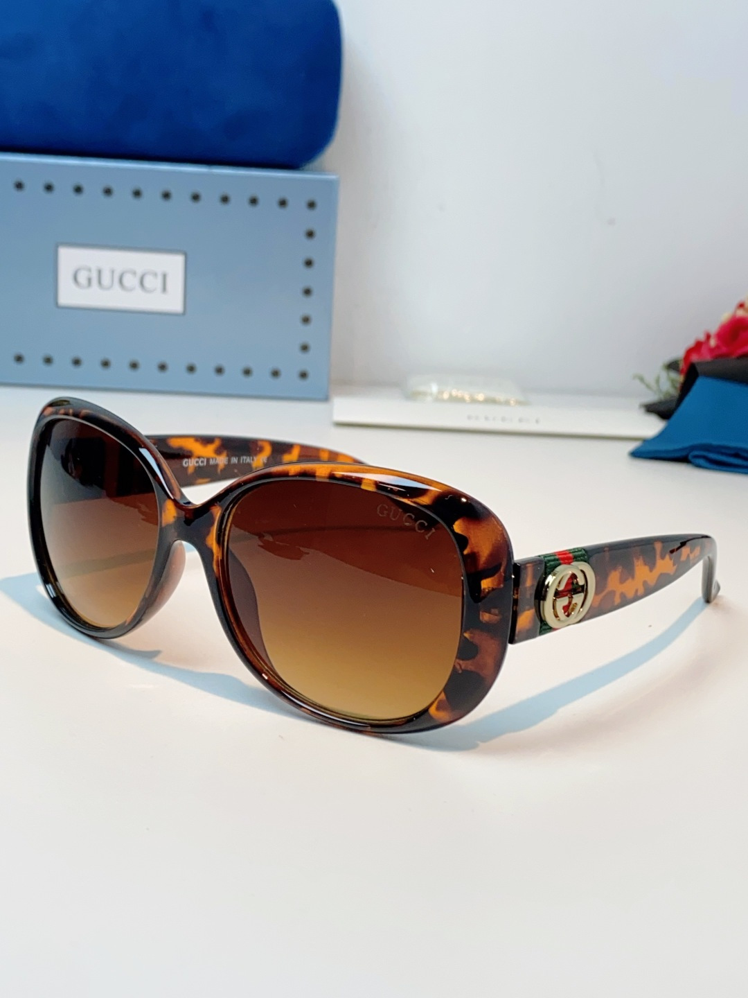 Gucci古奇 经典永不过时✨ GUCCI复古大框黑超太阳镜，复古大框椭圆造型：经典的 oversize