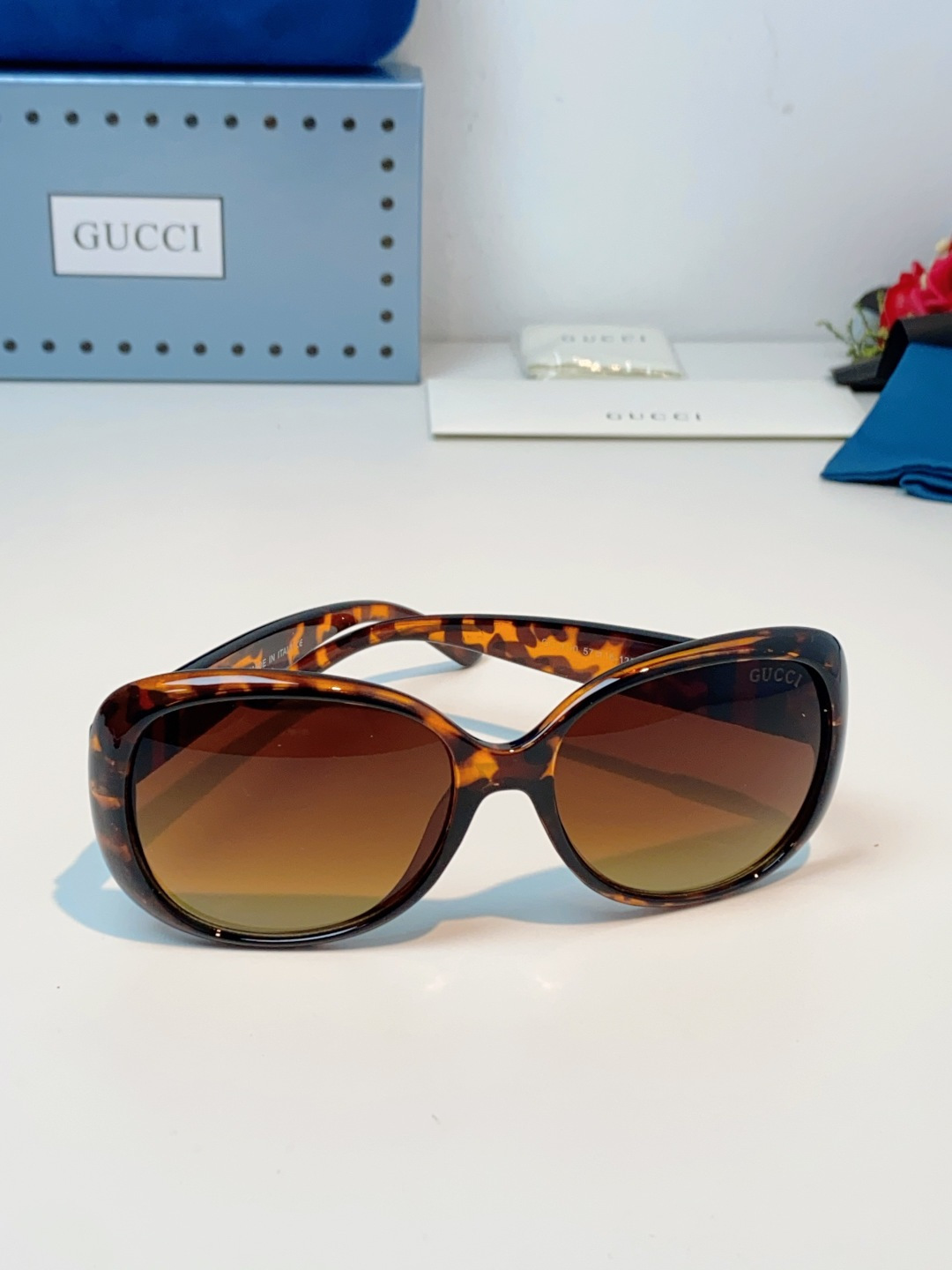 Gucci古奇 经典永不过时✨ GUCCI复古大框黑超太阳镜，复古大框椭圆造型：经典的 oversize