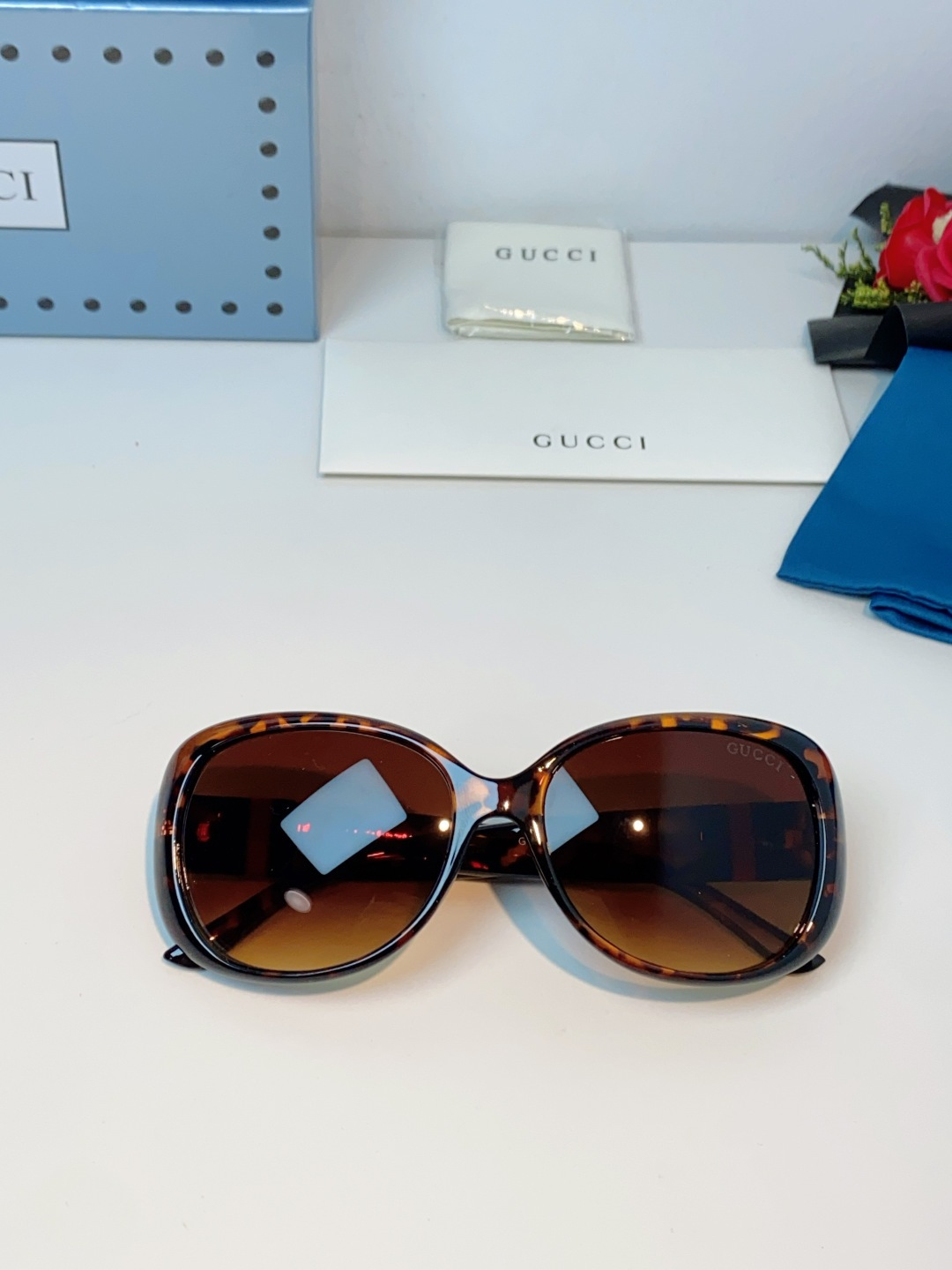 Gucci古奇 经典永不过时✨ GUCCI复古大框黑超太阳镜，复古大框椭圆造型：经典的 oversize