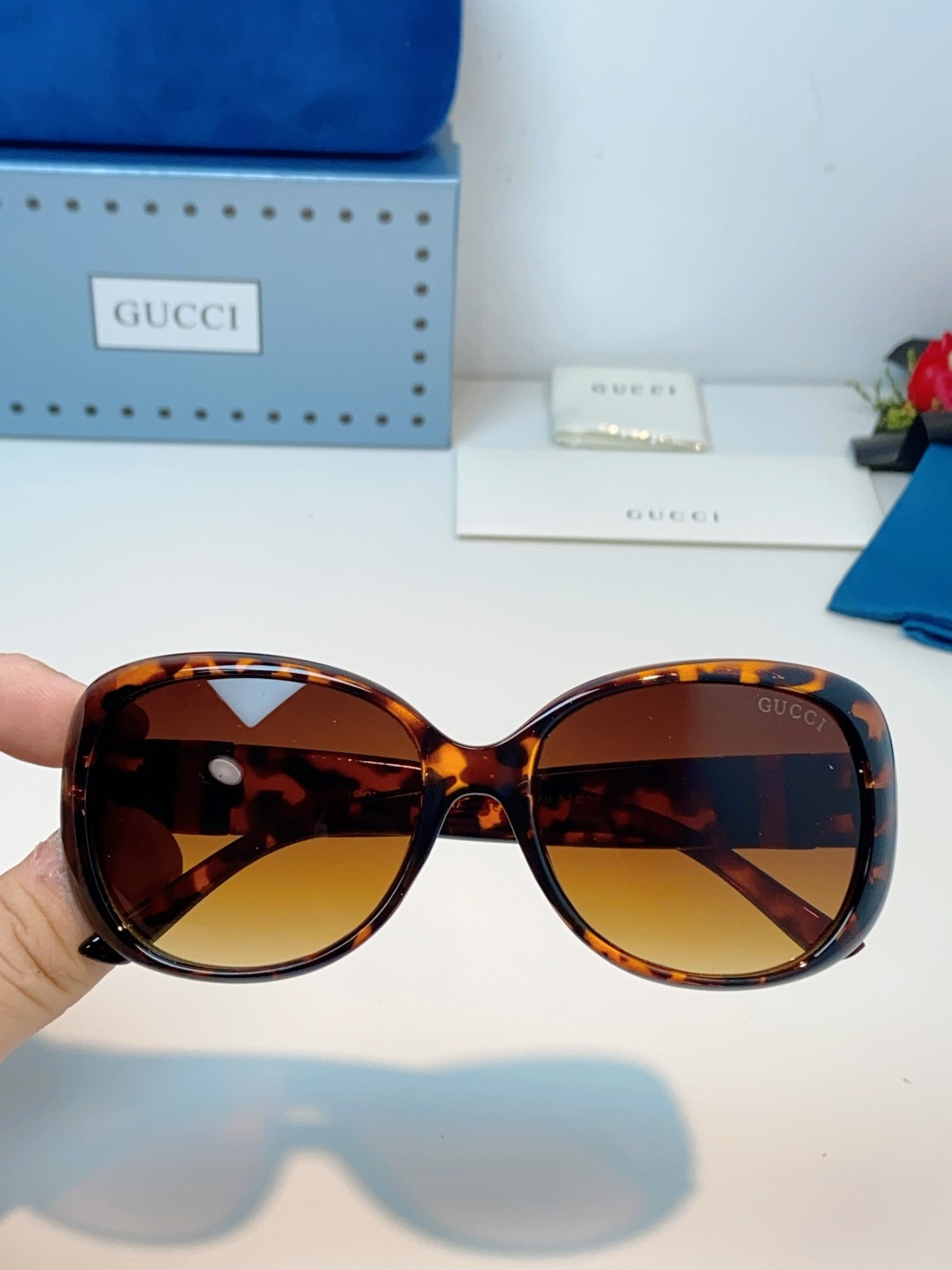Gucci古奇 经典永不过时✨ GUCCI复古大框黑超太阳镜，复古大框椭圆造型：经典的 oversize