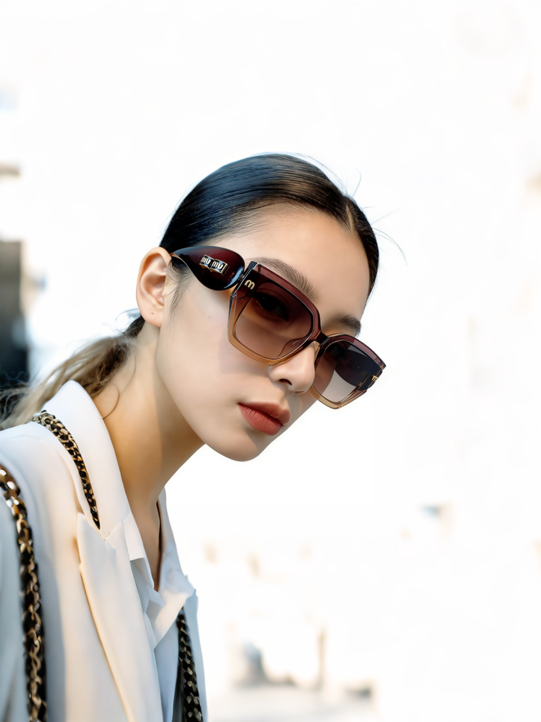 MiuMiu缪缪 2026新款亮黑框身 复古金标，辨识度拉满，甜酷风天花板 大框设计修饰脸型，方圆脸/圆