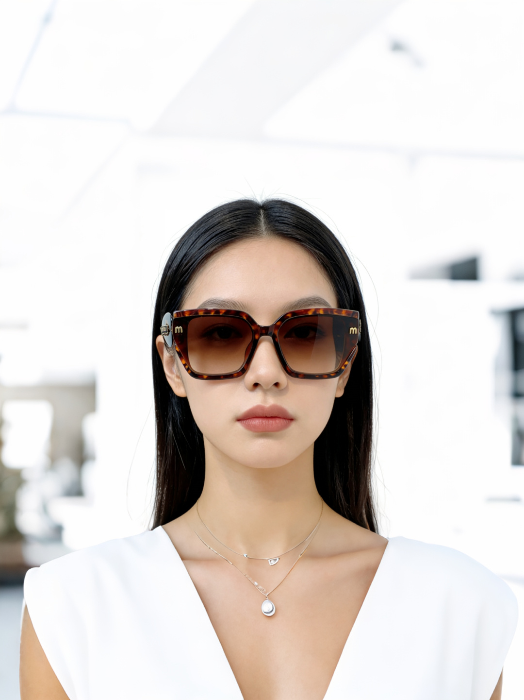 MiuMiu缪缪 2026新款亮黑框身 复古金标，辨识度拉满，甜酷风天花板 大框设计修饰脸型，方圆脸/圆