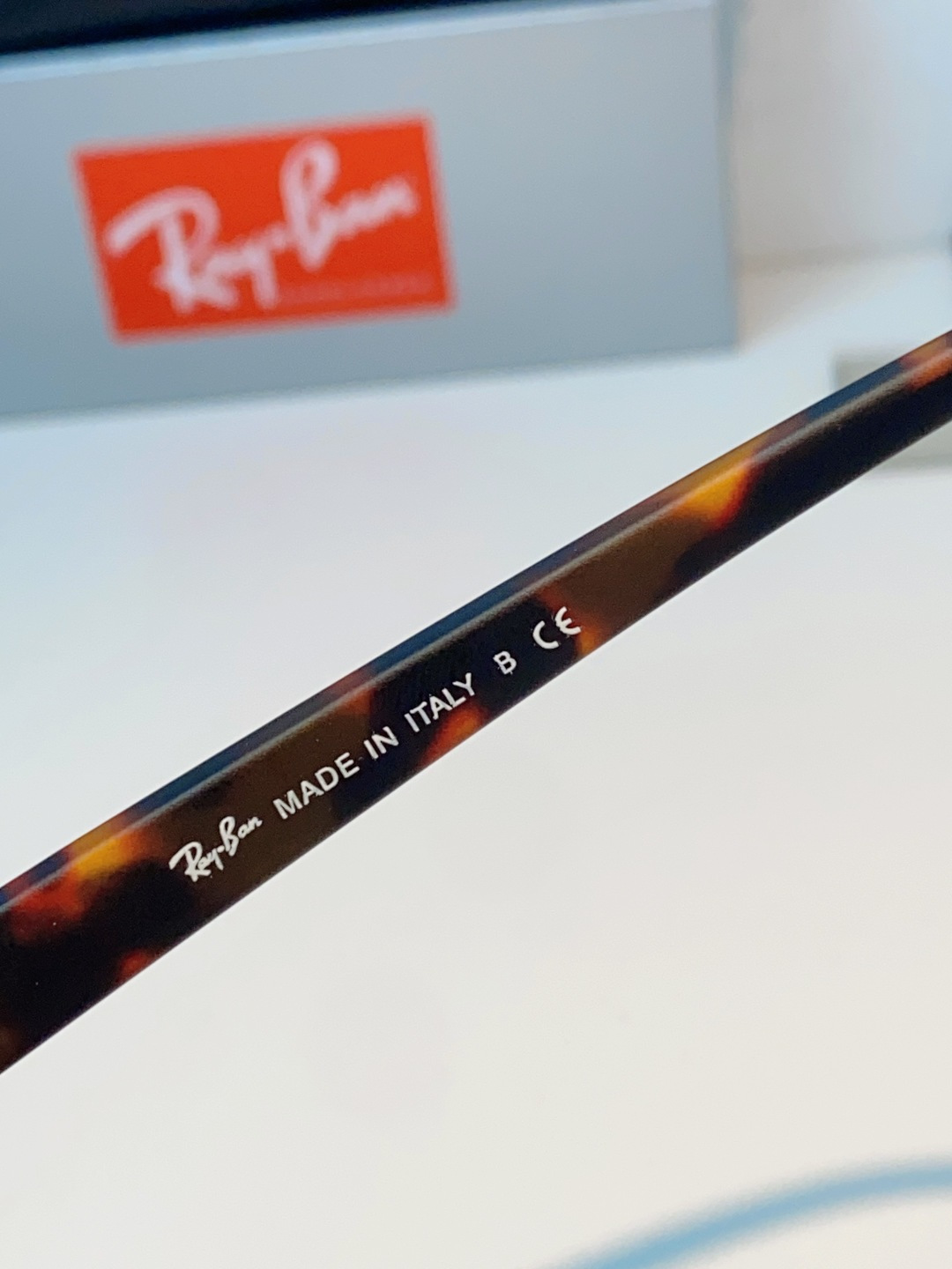 RayBan雷朋 经典黑框偏光墨镜 | 永不过时的百搭神款 百年经典，一眼封神！雷朋标志性黑框方框设计，