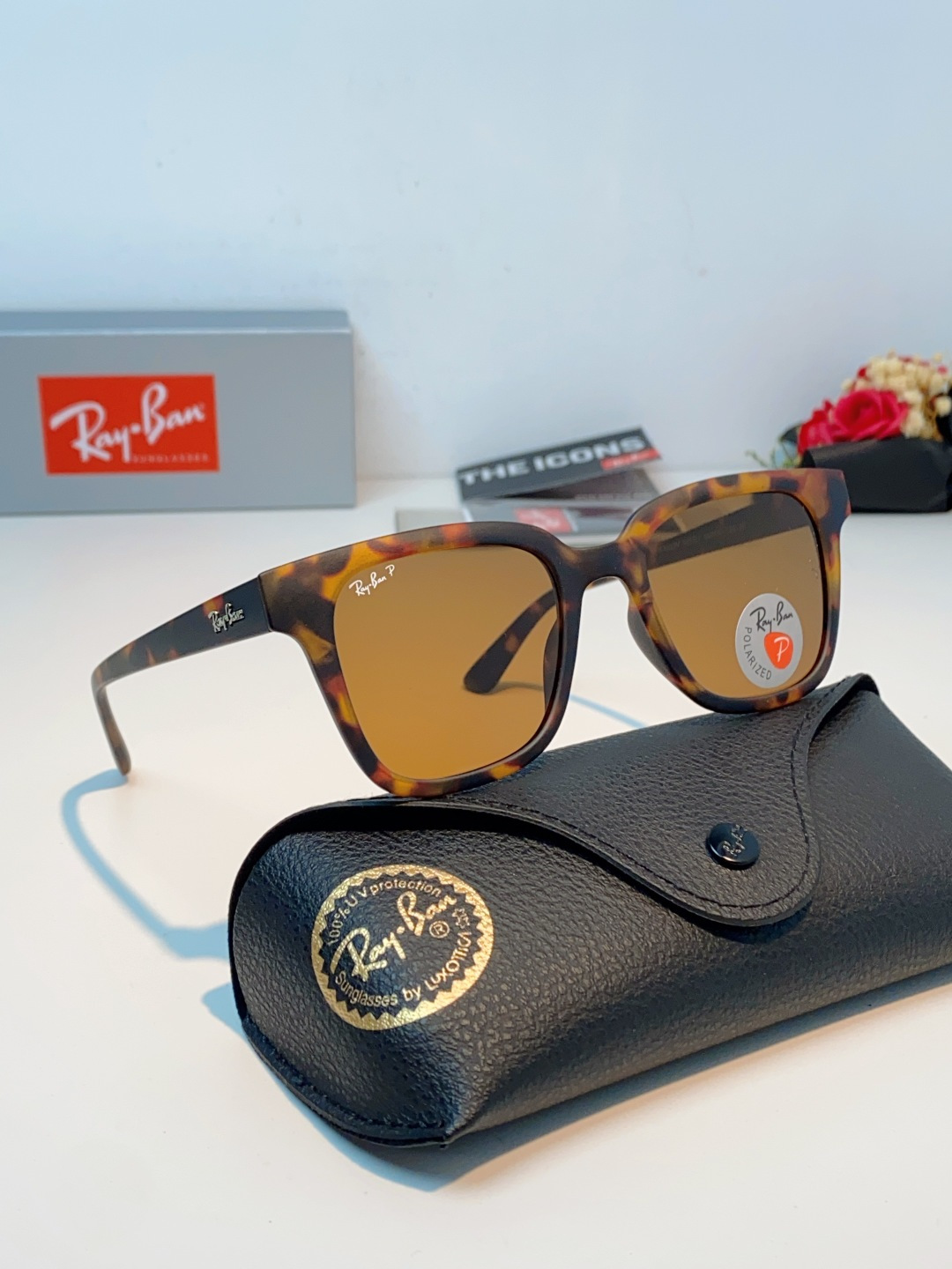 RayBan雷朋 经典黑框偏光墨镜 | 永不过时的百搭神款 百年经典，一眼封神！雷朋标志性黑框方框设计，