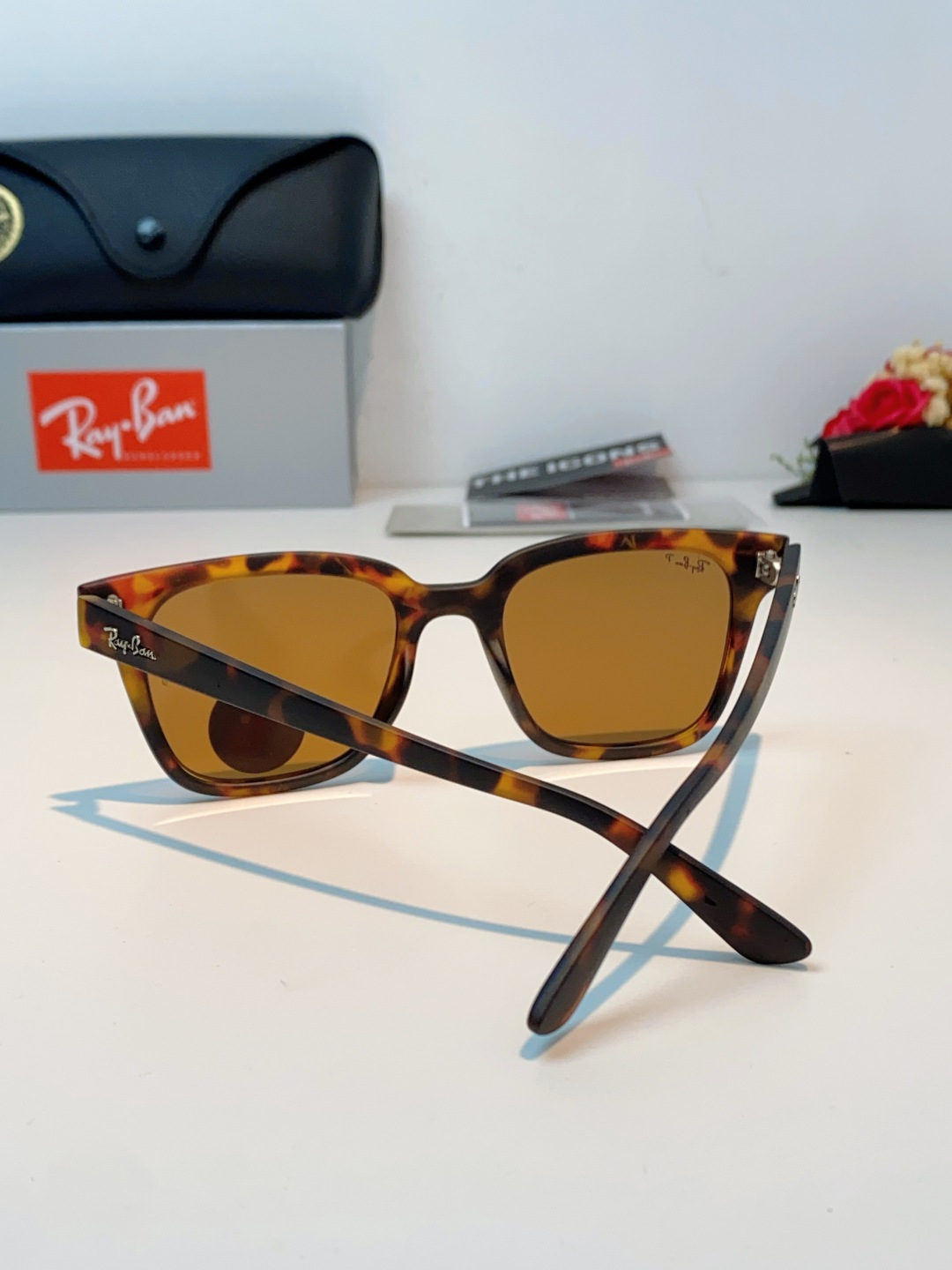 RayBan雷朋 经典黑框偏光墨镜 | 永不过时的百搭神款 百年经典，一眼封神！雷朋标志性黑框方框设计，