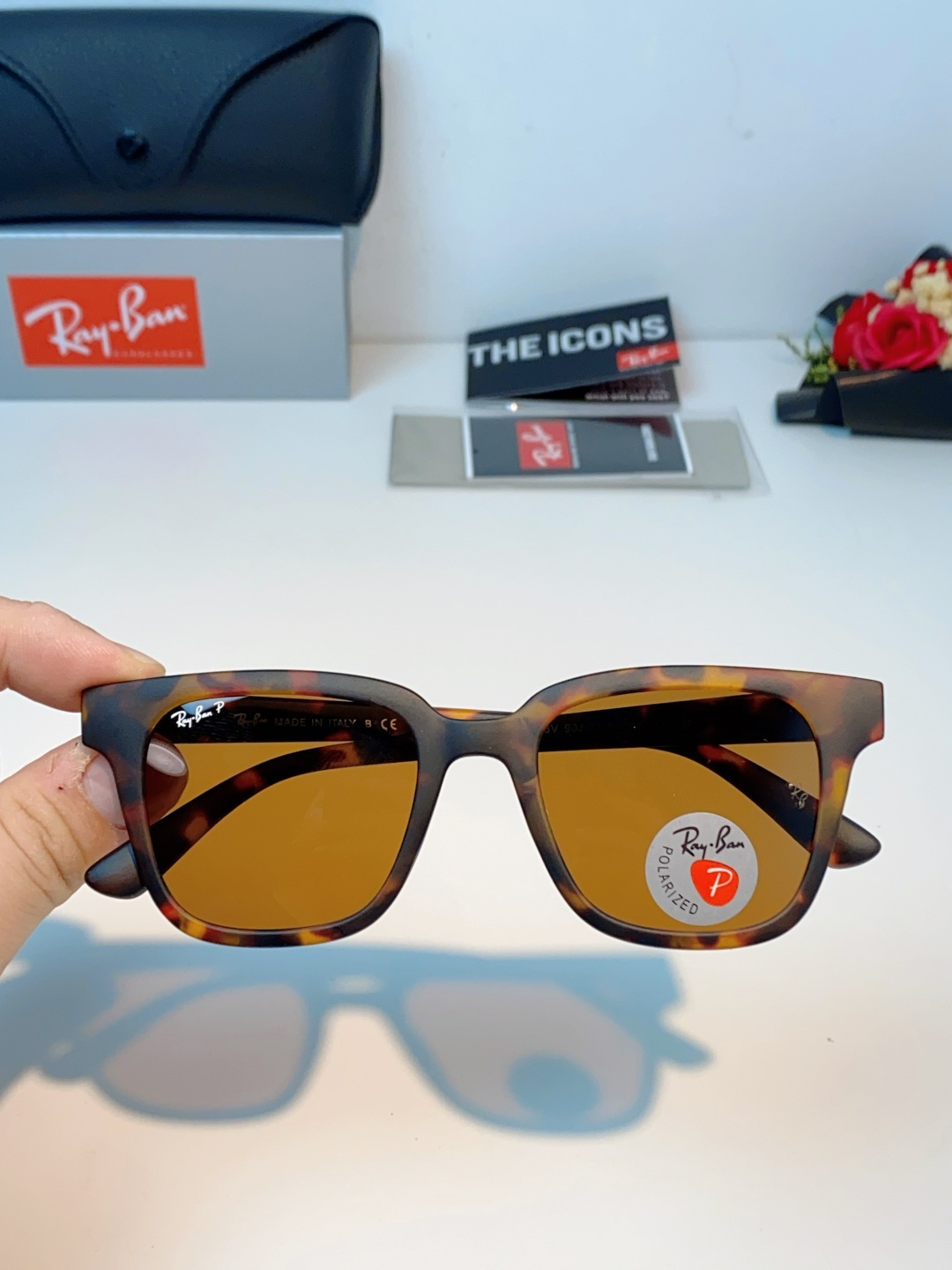 RayBan雷朋 经典黑框偏光墨镜 | 永不过时的百搭神款 百年经典，一眼封神！雷朋标志性黑框方框设计，