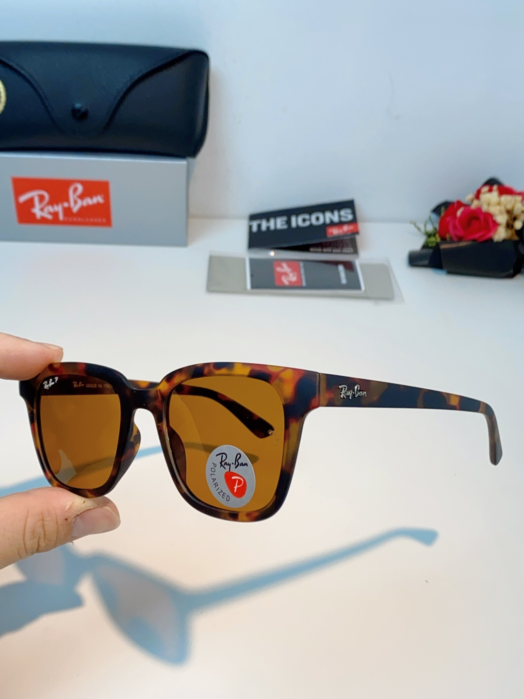 RayBan雷朋 经典黑框偏光墨镜 | 永不过时的百搭神款 百年经典，一眼封神！雷朋标志性黑框方框设计，