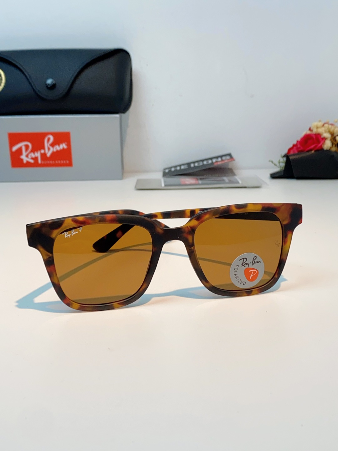 RayBan雷朋 经典黑框偏光墨镜 | 永不过时的百搭神款 百年经典，一眼封神！雷朋标志性黑框方框设计，