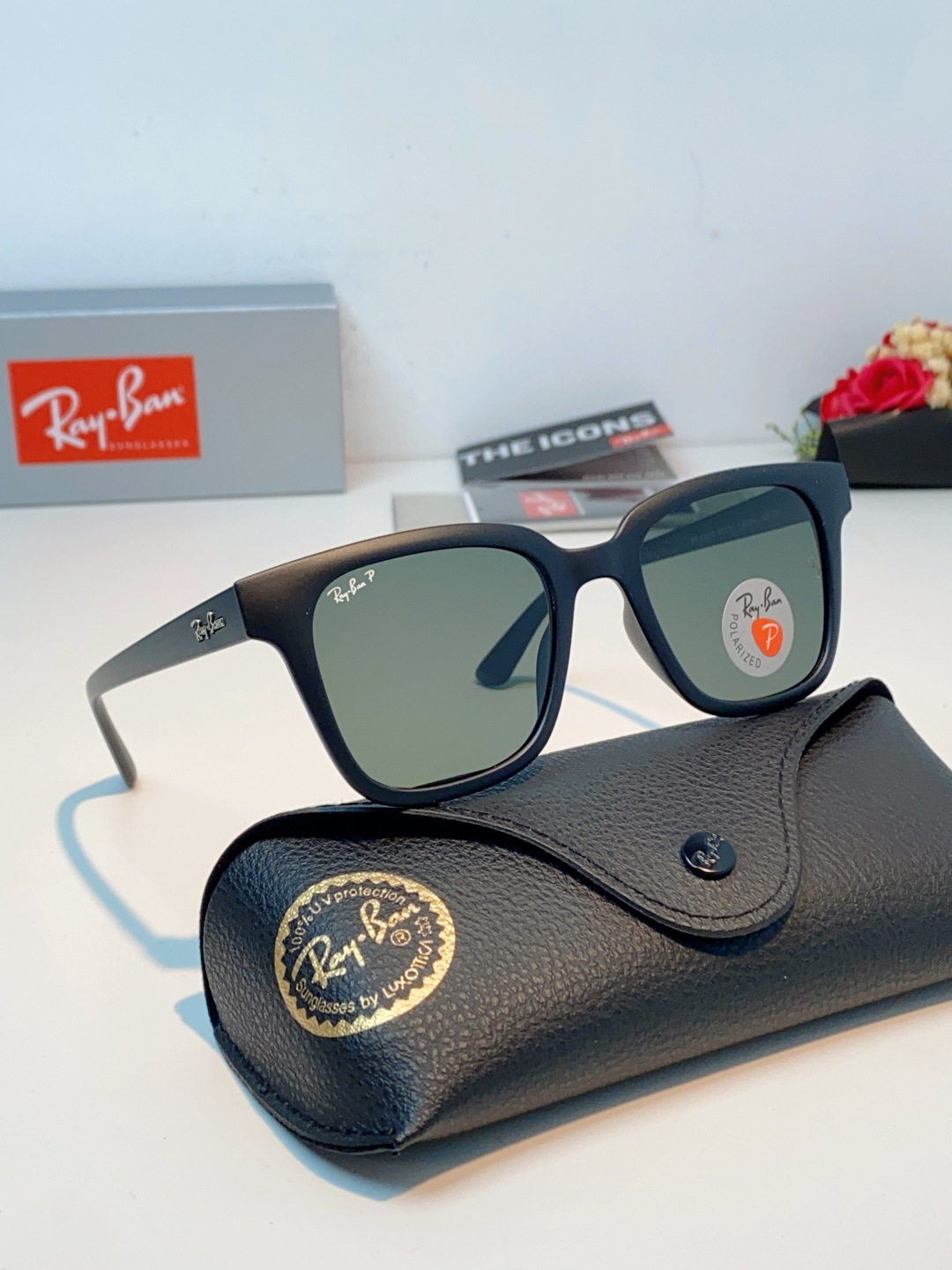 RayBan雷朋 经典黑框偏光墨镜 | 永不过时的百搭神款 百年经典，一眼封神！雷朋标志性黑框方框设计，