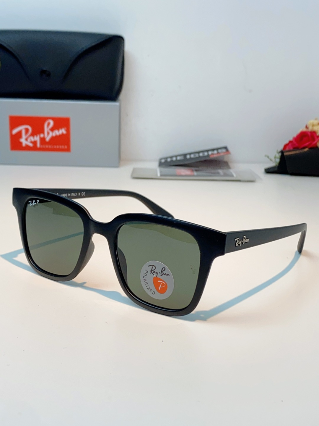 RayBan雷朋 经典黑框偏光墨镜 | 永不过时的百搭神款 百年经典，一眼封神！雷朋标志性黑框方框设计，