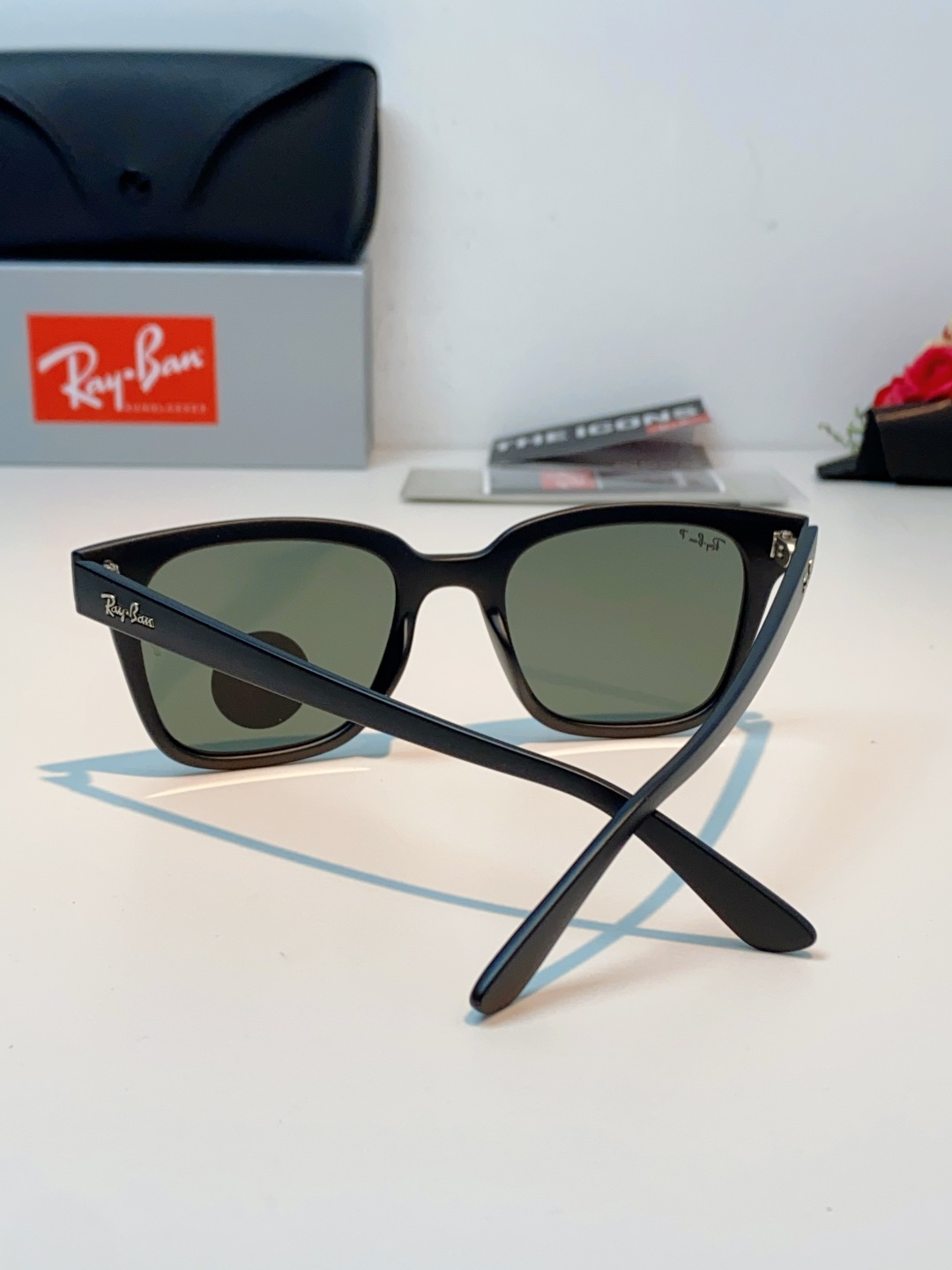 RayBan雷朋 经典黑框偏光墨镜 | 永不过时的百搭神款 百年经典，一眼封神！雷朋标志性黑框方框设计，
