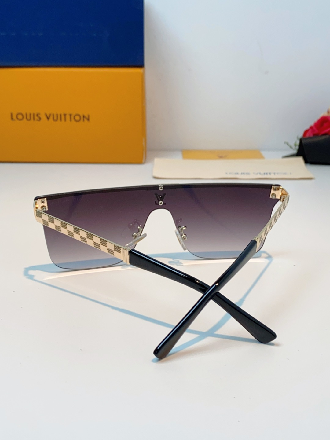 Louis Vuitton路易威登 2026新款Lv无框一体镜片，上脸轻盈不压鼻，超大视野+超强修容效果