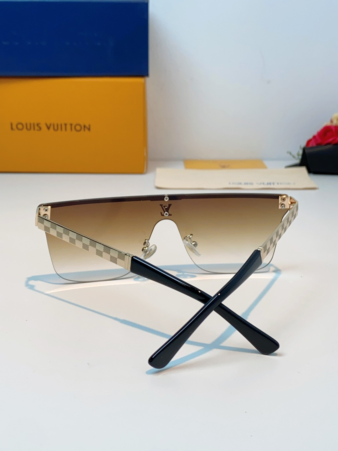 Louis Vuitton路易威登 2026新款Lv无框一体镜片，上脸轻盈不压鼻，超大视野+超强修容效果