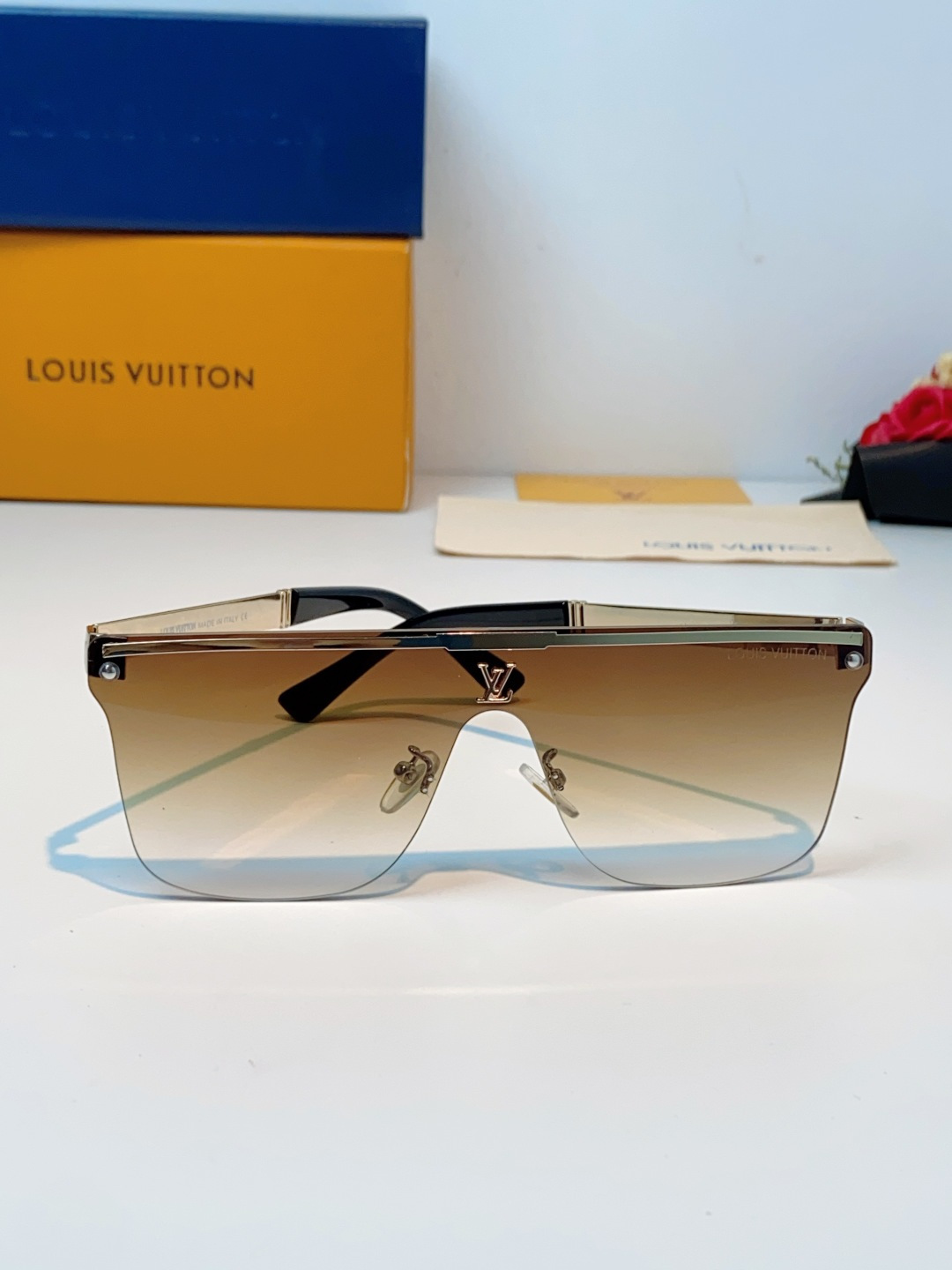 Louis Vuitton路易威登 2026新款Lv无框一体镜片，上脸轻盈不压鼻，超大视野+超强修容效果