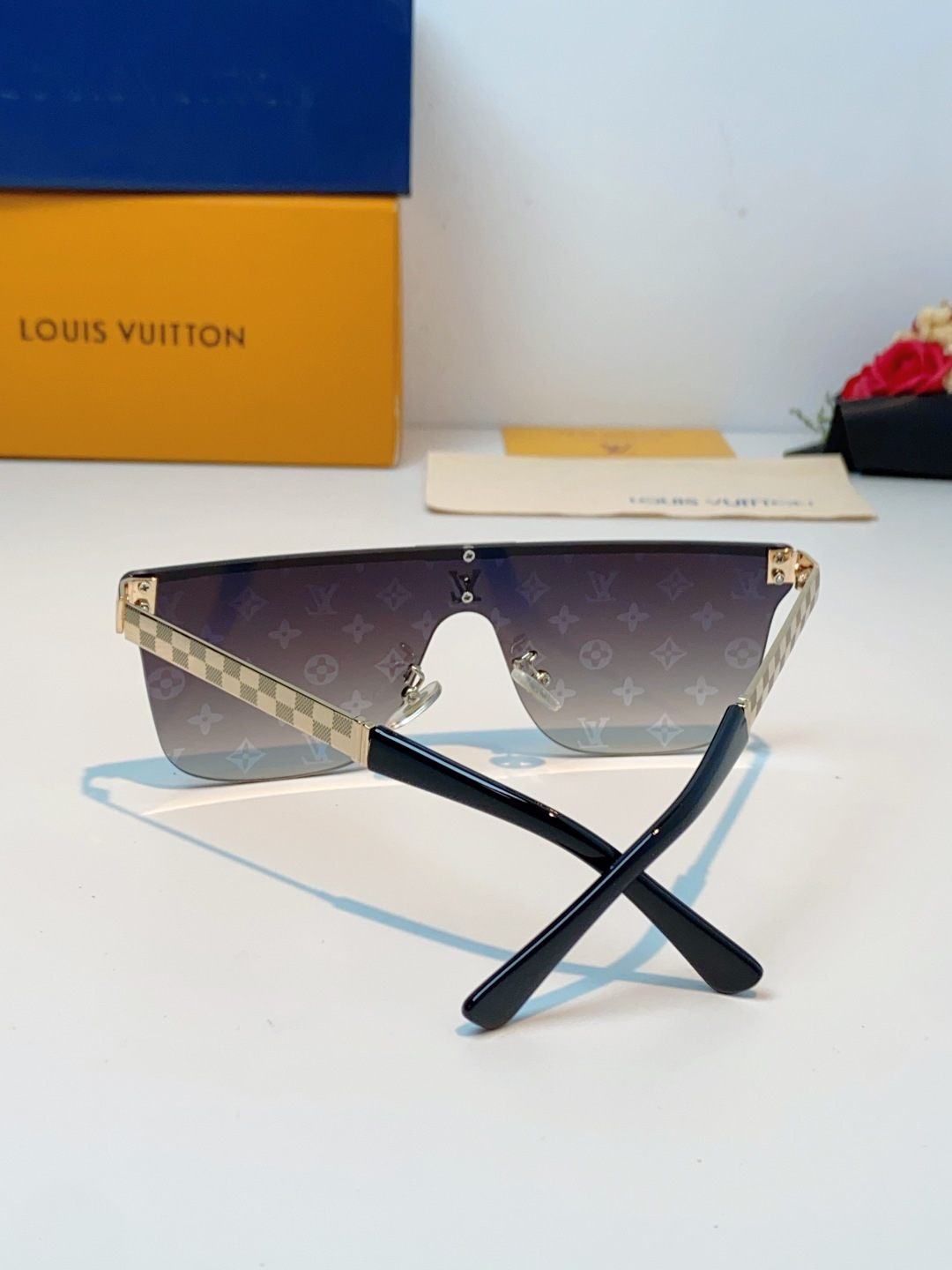 Louis Vuitton路易威登 2026新款Lv无框一体镜片，上脸轻盈不压鼻，超大视野+超强修容效果