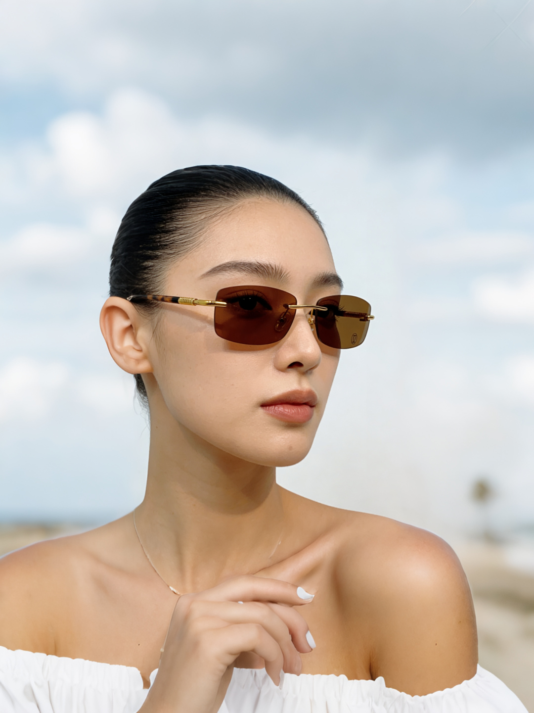 Cartier卡地亚 2026新款极简无框美学：突破传统镜框束缚，利落的长方形无框设计，线条干净通透，自