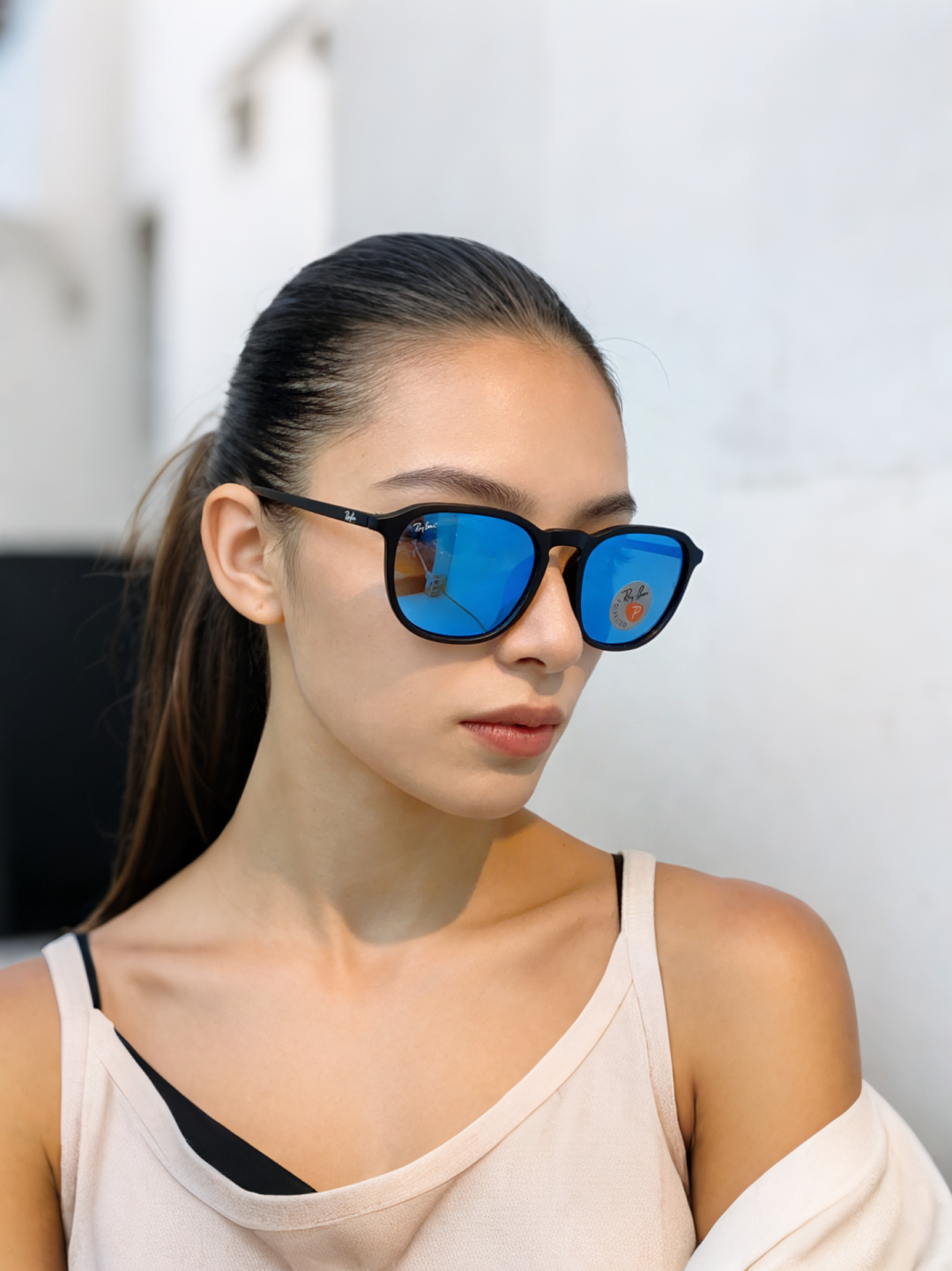 RayBan雷朋 2026新款突破传统方形限制，独特的不规则几何线条，既保留了知性优雅的气质，又自带都市