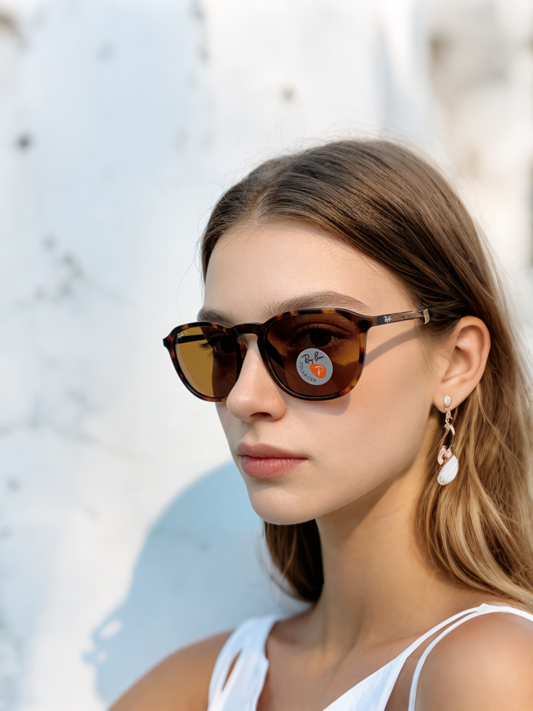 RayBan雷朋 2026新款突破传统方形限制，独特的不规则几何线条，既保留了知性优雅的气质，又自带都市
