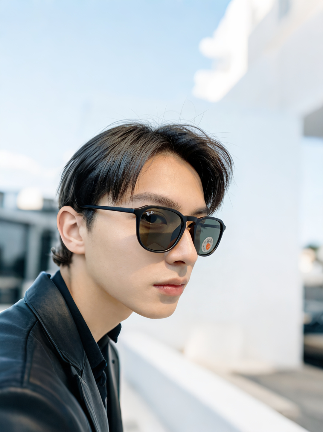 RayBan雷朋 2026新款突破传统方形限制，独特的不规则几何线条，既保留了知性优雅的气质，又自带都市