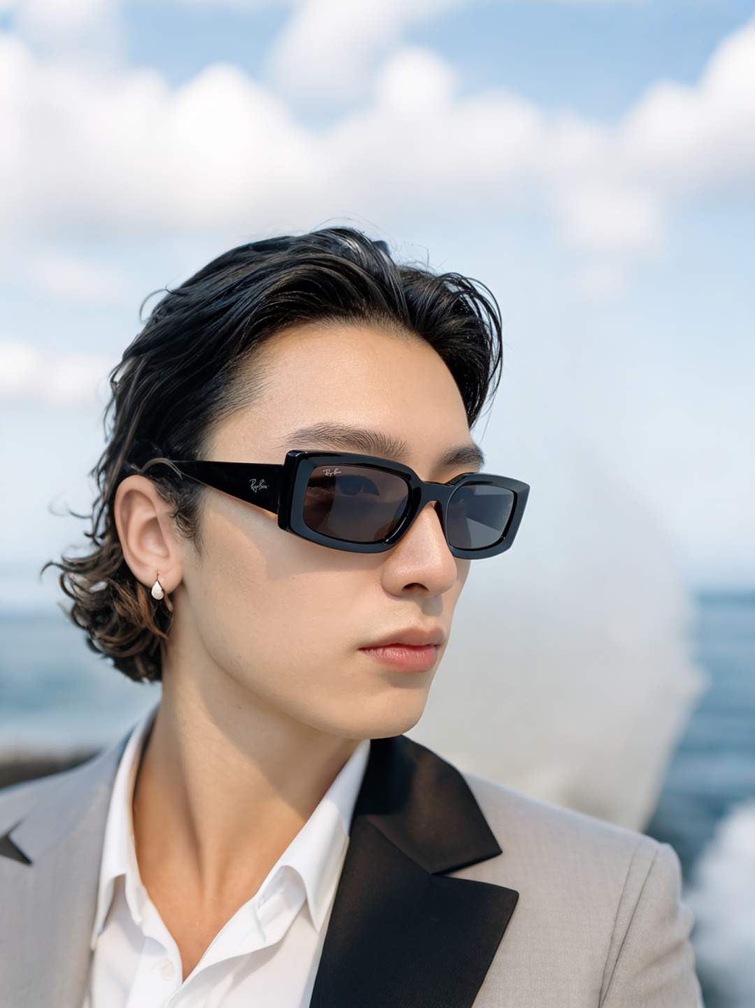 RayBan雷朋 2026新款利落的长方形粗黑框，复刻90年代复古风潮，厚框设计自带强烈视觉冲击力，完美