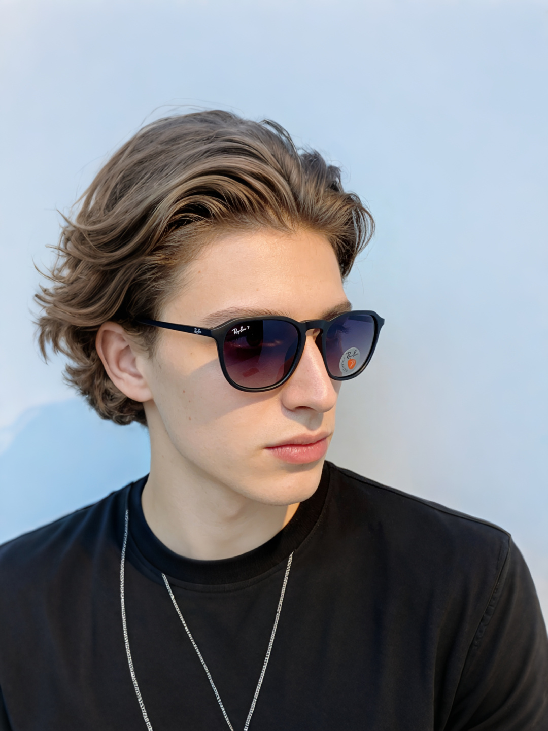 RayBan雷朋 2026新款突破传统方形限制，独特的不规则几何线条，既保留了知性优雅的气质，又自带都市