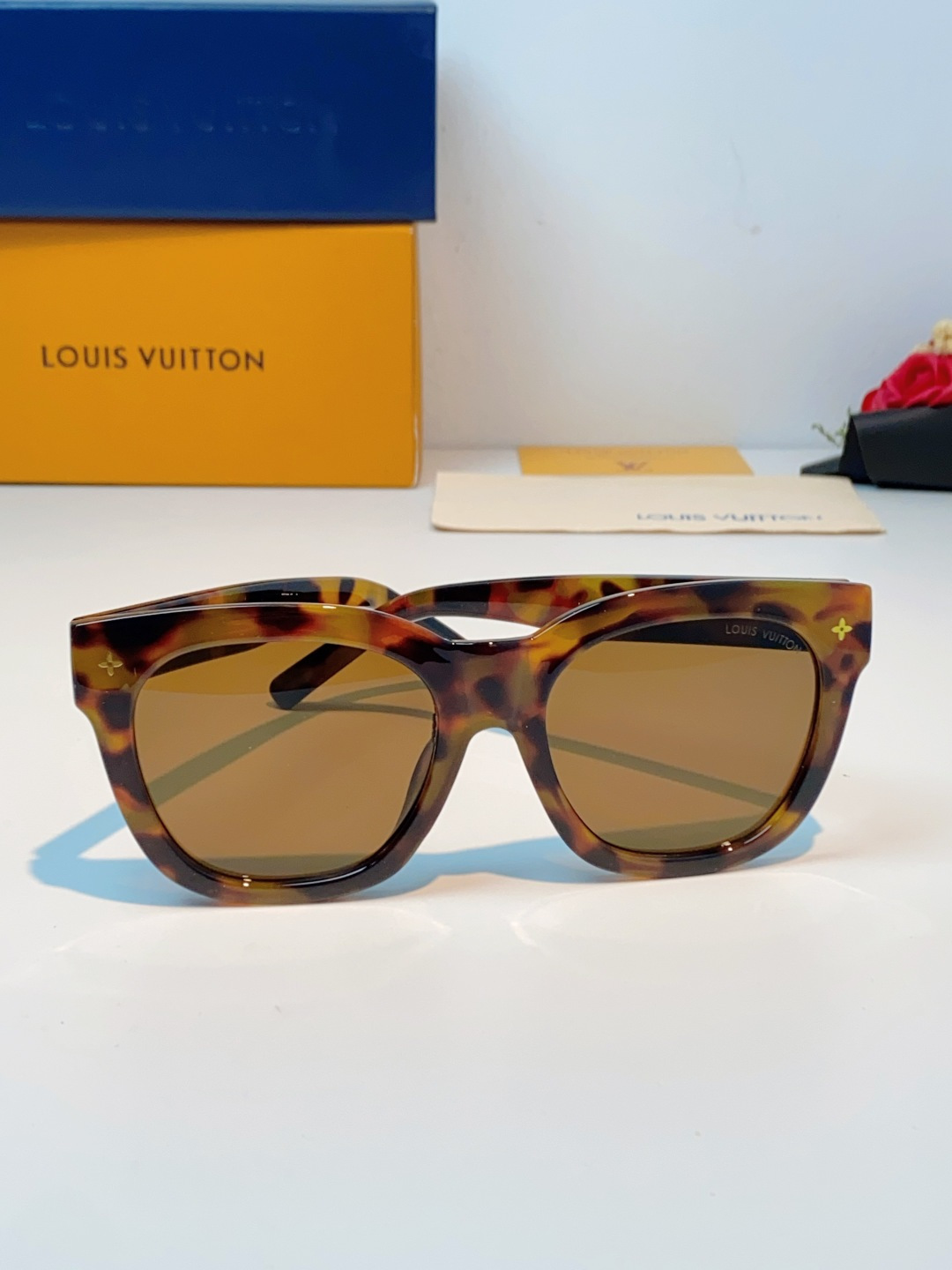 Louis Vuitton路易威登 2026新款 「法式奢雅，潮酷出圈」 路易威登以经典老花为灵感，打造