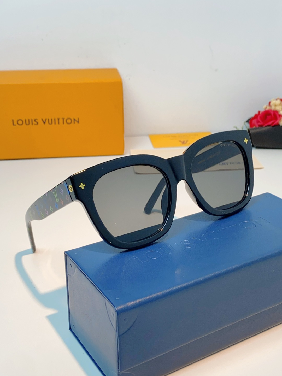 Louis Vuitton路易威登 2026新款 「法式奢雅，潮酷出圈」 路易威登以经典老花为灵感，打造