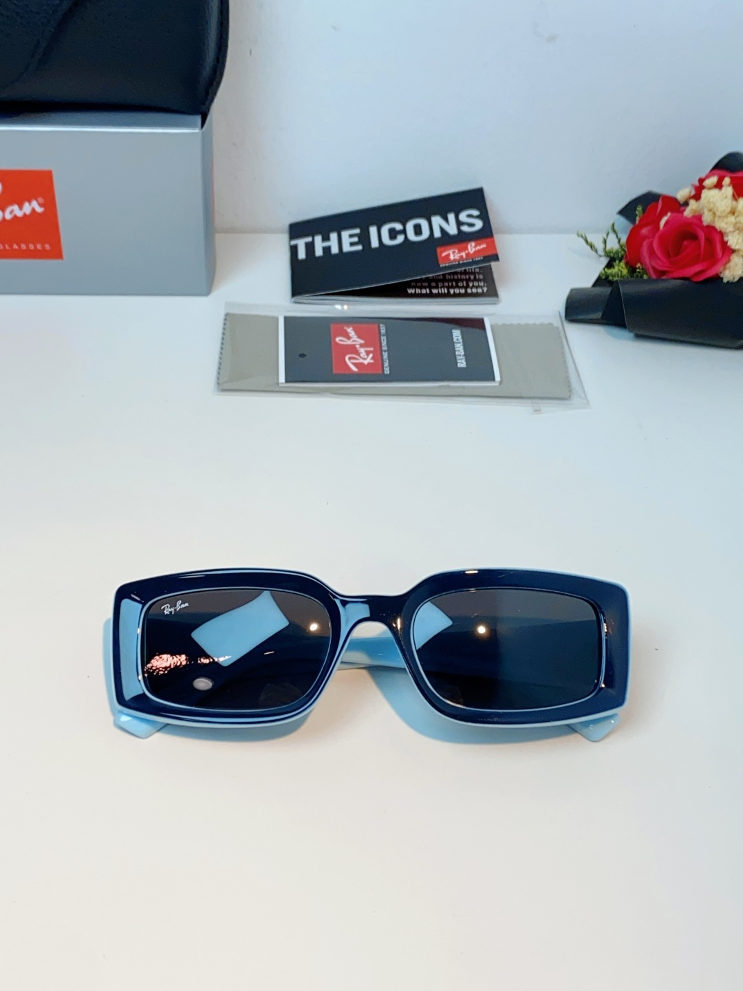 RayBan雷朋 2026新款利落的长方形粗黑框，复刻90年代复古风潮，厚框设计自带强烈视觉冲击力，完美