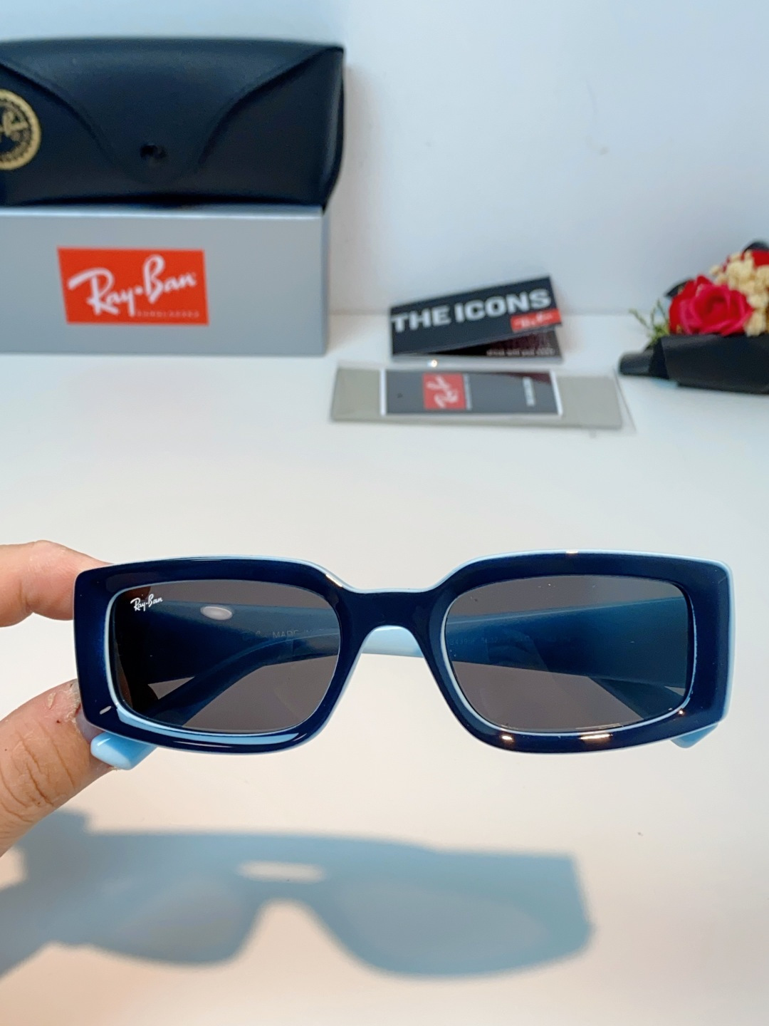 RayBan雷朋 2026新款利落的长方形粗黑框，复刻90年代复古风潮，厚框设计自带强烈视觉冲击力，完美