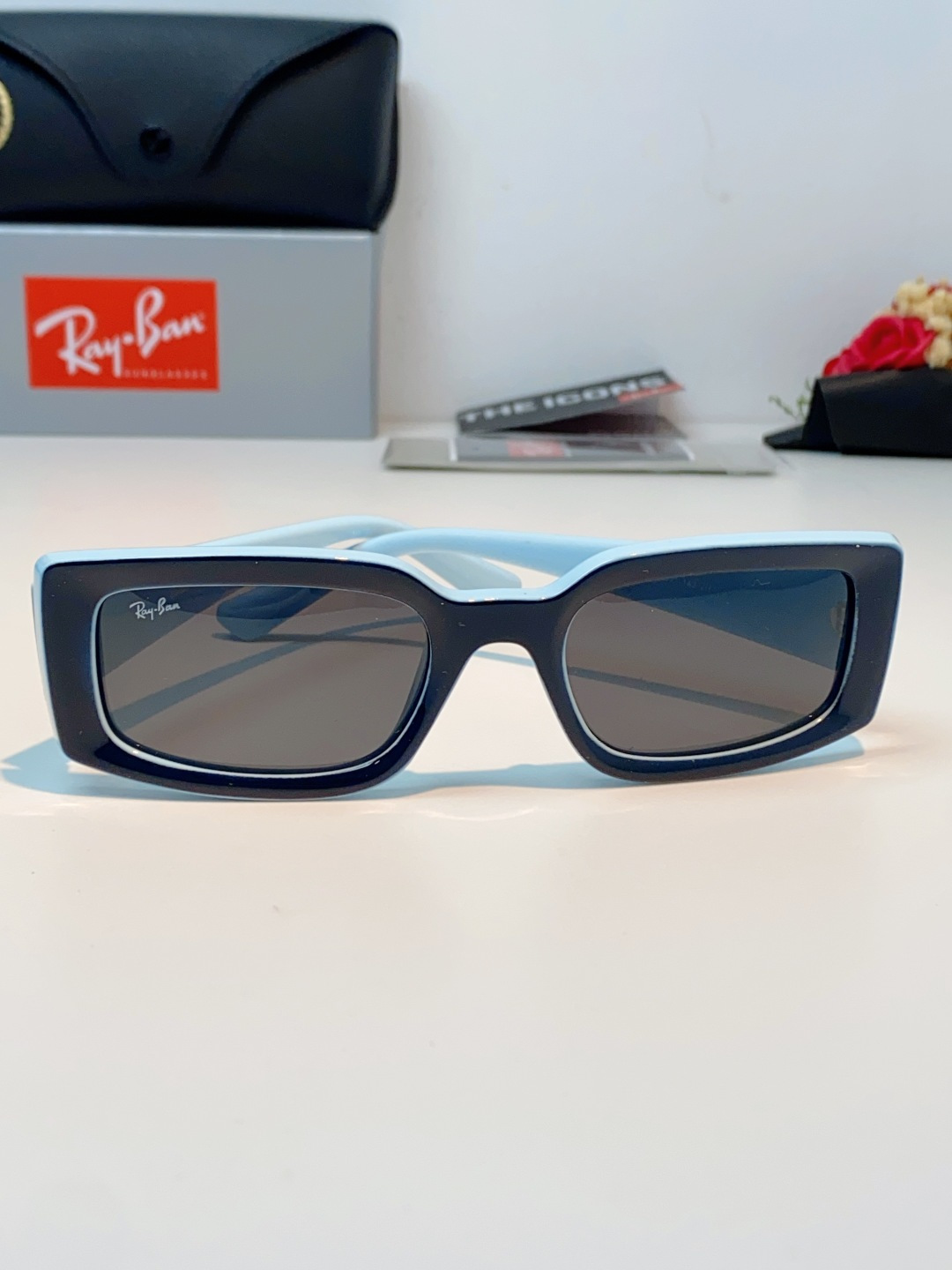 RayBan雷朋 2026新款利落的长方形粗黑框，复刻90年代复古风潮，厚框设计自带强烈视觉冲击力，完美