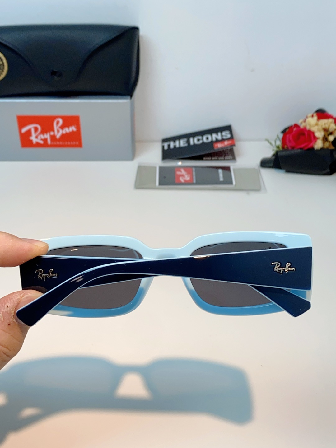RayBan雷朋 2026新款利落的长方形粗黑框，复刻90年代复古风潮，厚框设计自带强烈视觉冲击力，完美