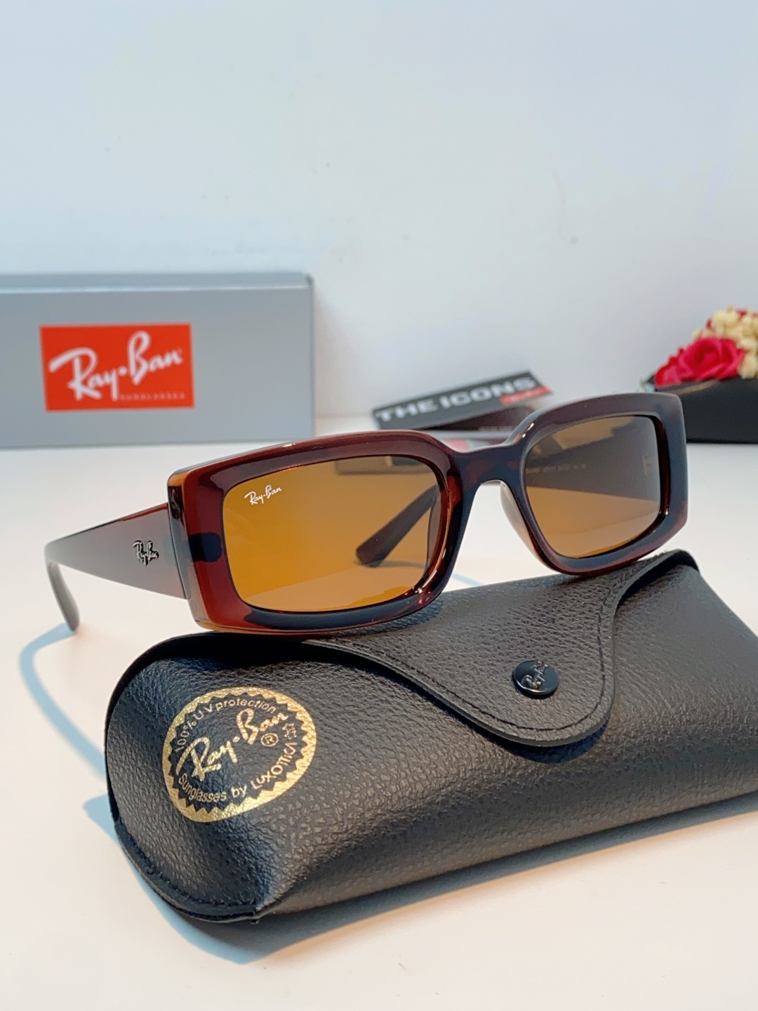 RayBan雷朋 2026新款利落的长方形粗黑框，复刻90年代复古风潮，厚框设计自带强烈视觉冲击力，完美
