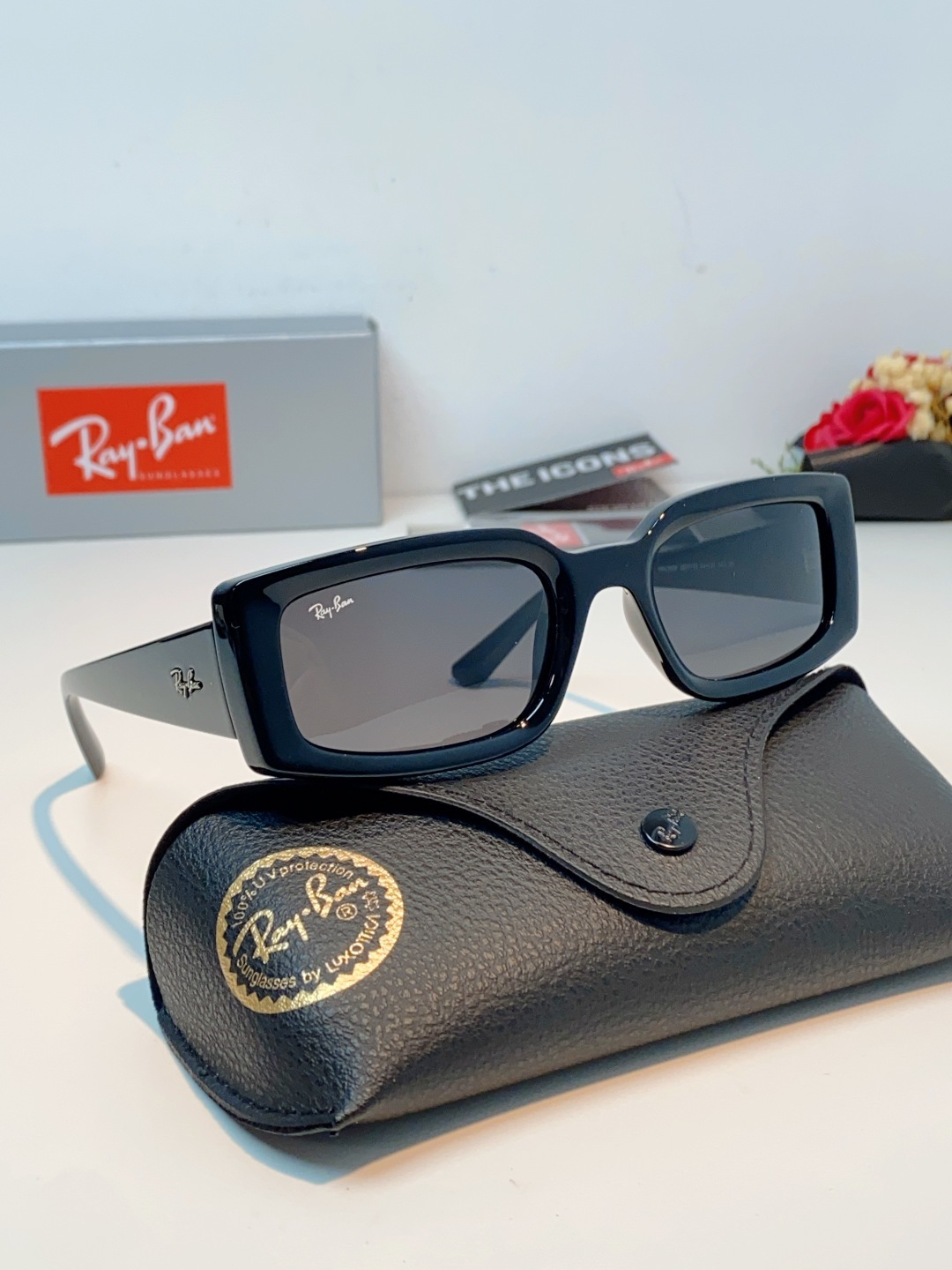 RayBan雷朋 2026新款利落的长方形粗黑框，复刻90年代复古风潮，厚框设计自带强烈视觉冲击力，完美