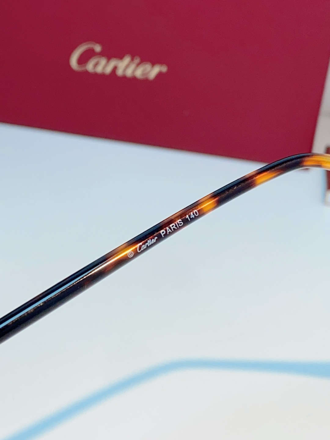 Cartier卡地亚 2026新款极简无框美学：突破传统镜框束缚，利落的长方形无框设计，线条干净通透，自