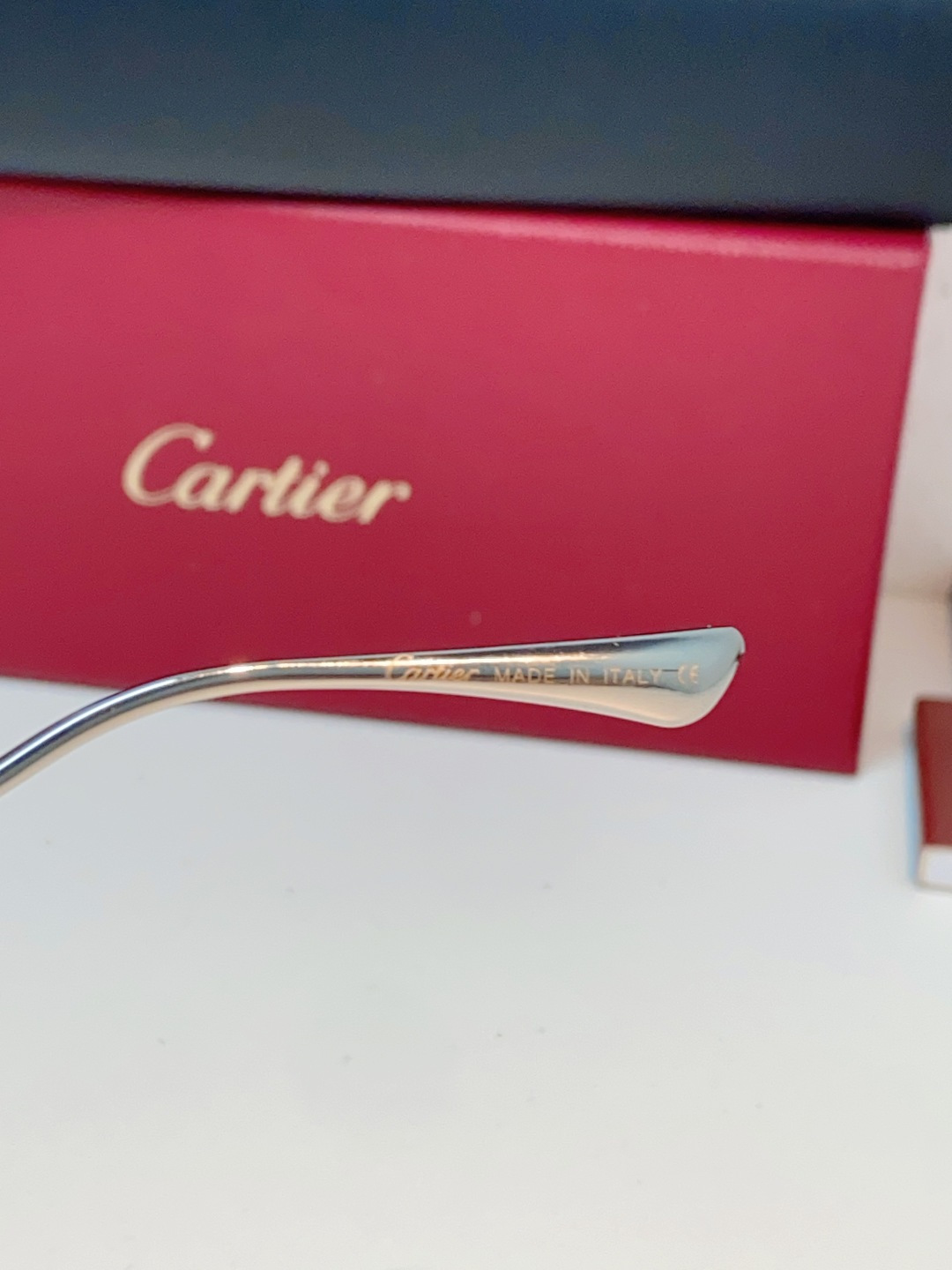 Cartier卡地亚 2026新款顶级无框工艺，搭配不规则波浪切边镜片，线条灵动飘逸，完全不挑脸型，圆脸
