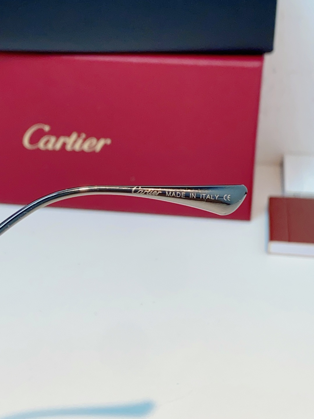 Cartier卡地亚 2026新款顶级无框工艺，搭配不规则波浪切边镜片，线条灵动飘逸，完全不挑脸型，圆脸