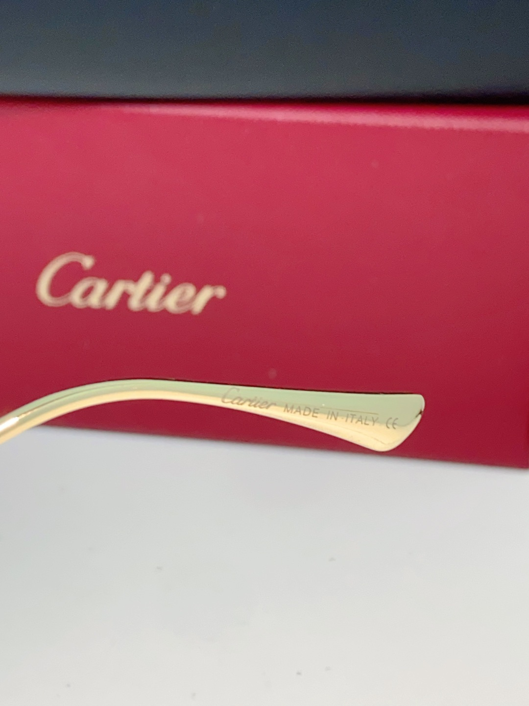 Cartier卡地亚 2026新款顶级无框工艺，搭配不规则波浪切边镜片，线条灵动飘逸，完全不挑脸型，圆脸