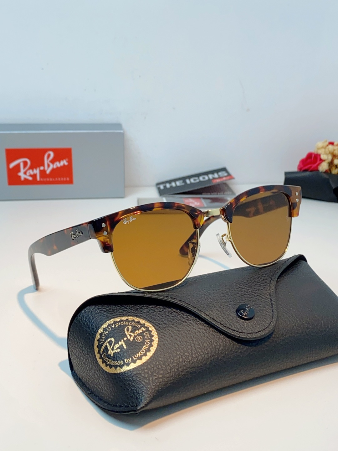 RayBan雷朋Clubmaster系列眉框墨镜｜永恒经典，百搭不挑人 标志性的半框眉架设计，搭配凹镜片
